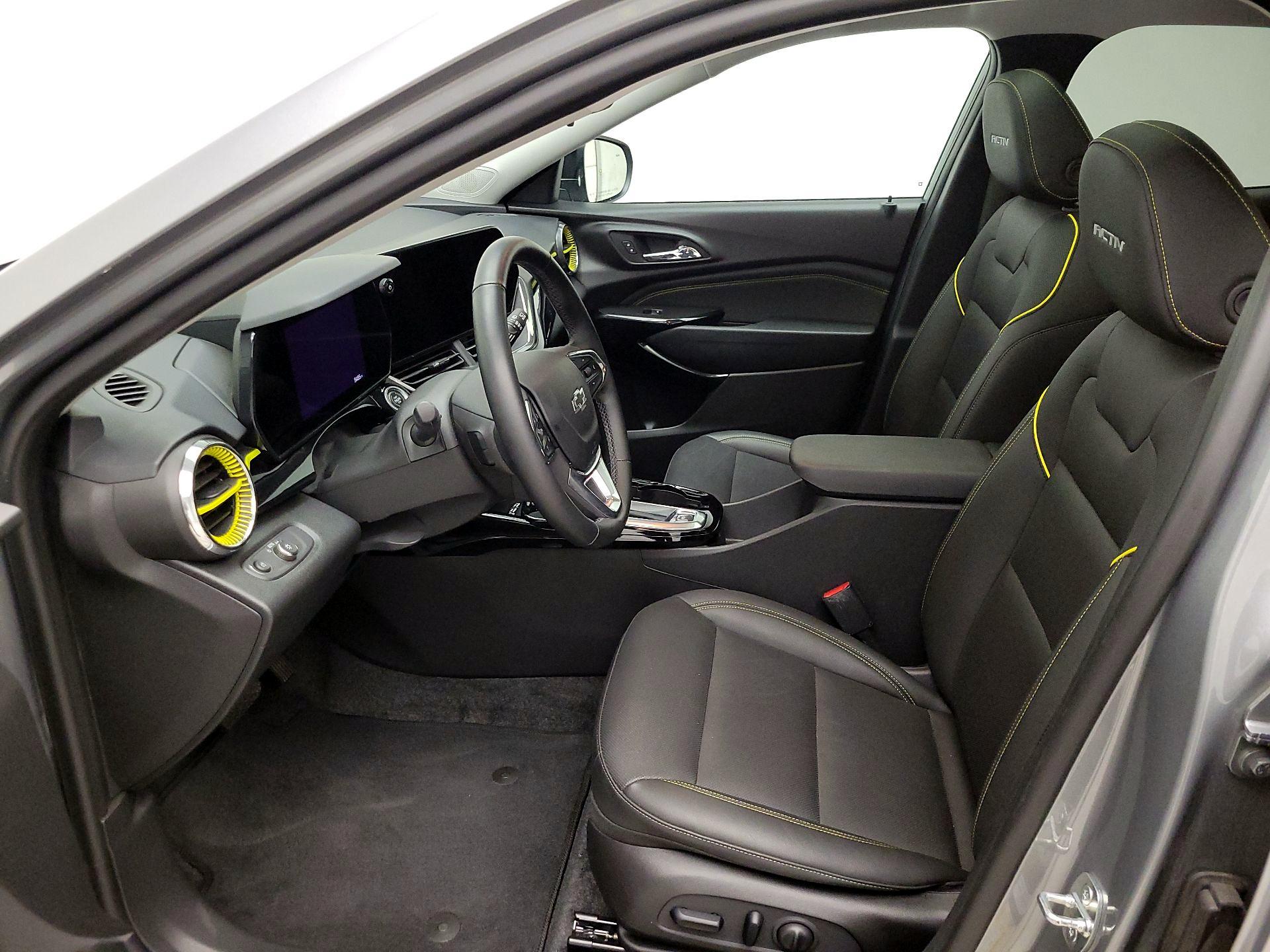 Thumbnail: 2024 Chevrolet Trax - 11