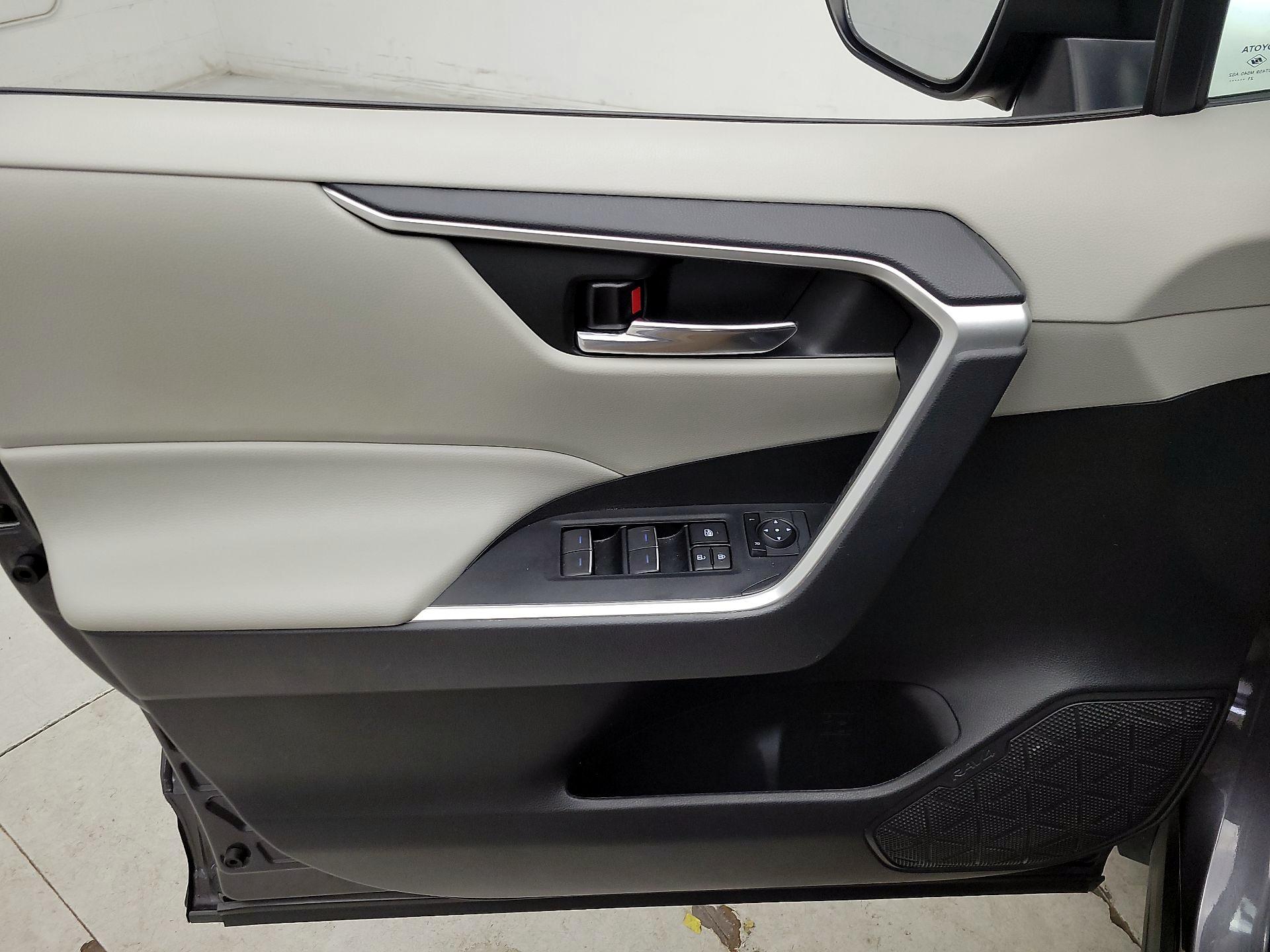 Thumbnail: 2022 Toyota RAV4 - 12