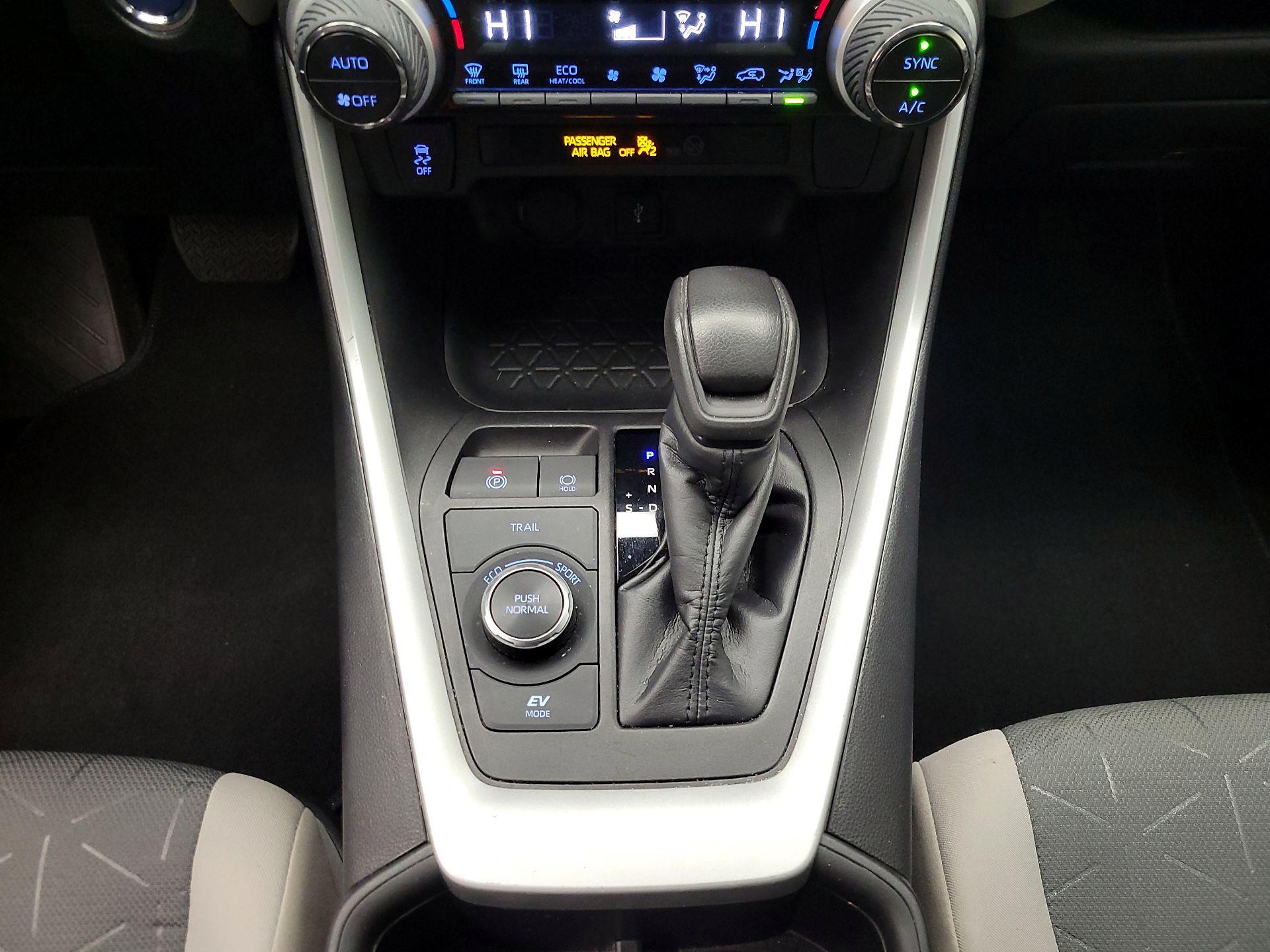 Thumbnail: 2022 Toyota RAV4 - 17