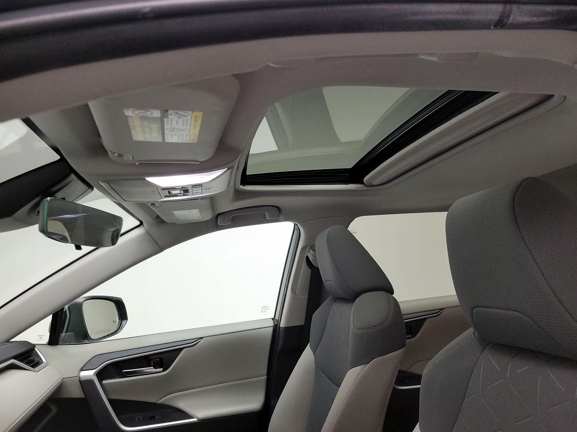 Thumbnail: 2022 Toyota RAV4 - 19