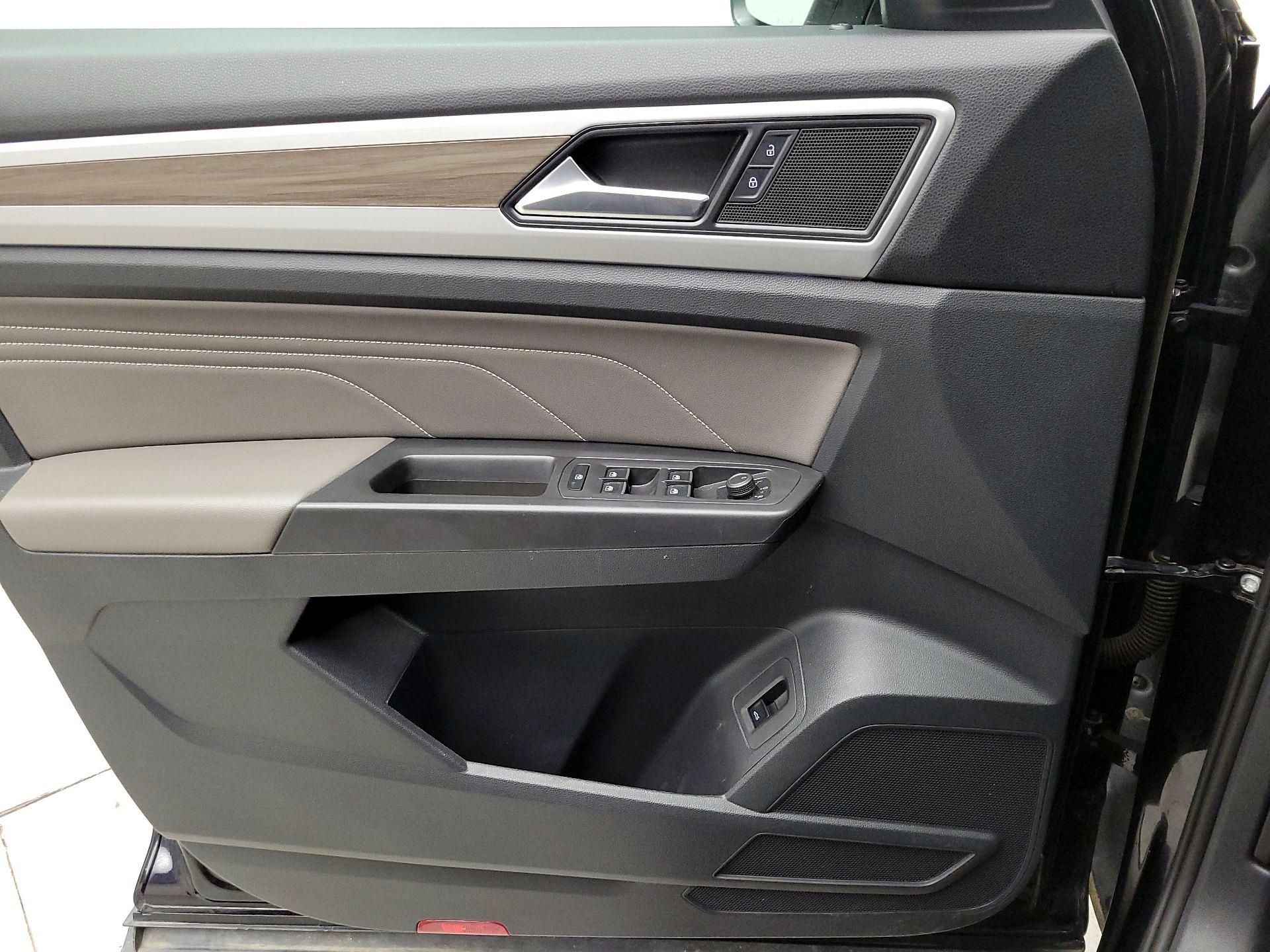 Thumbnail: 2023 Volkswagen Atlas - 12