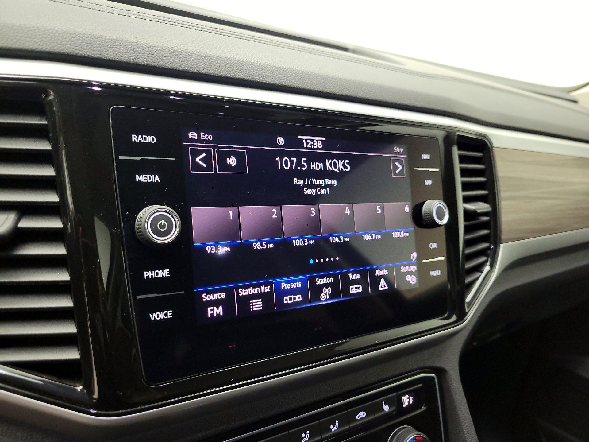 Thumbnail: 2023 Volkswagen Atlas - 16