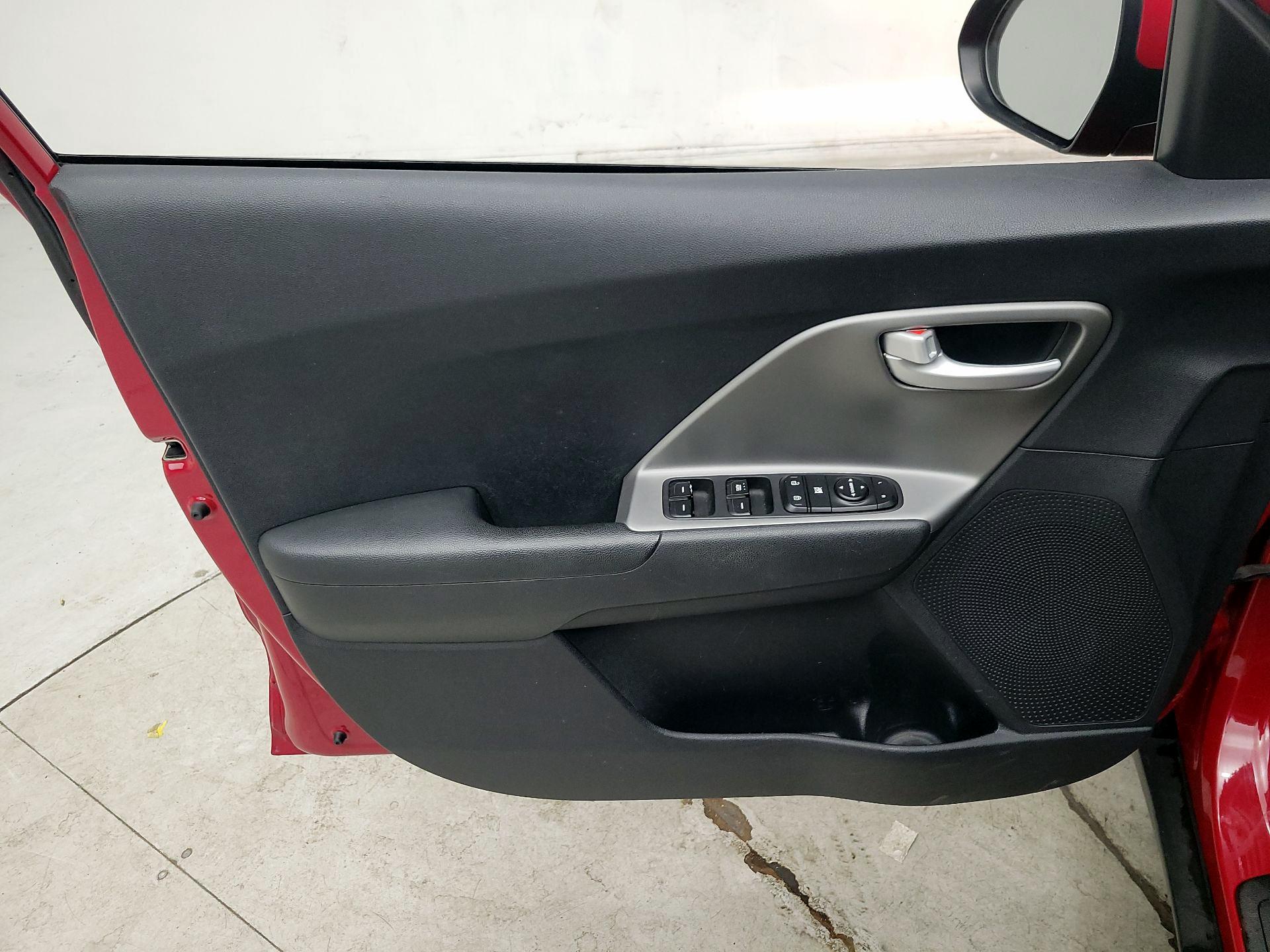 Thumbnail: 2018 Kia Niro - 12