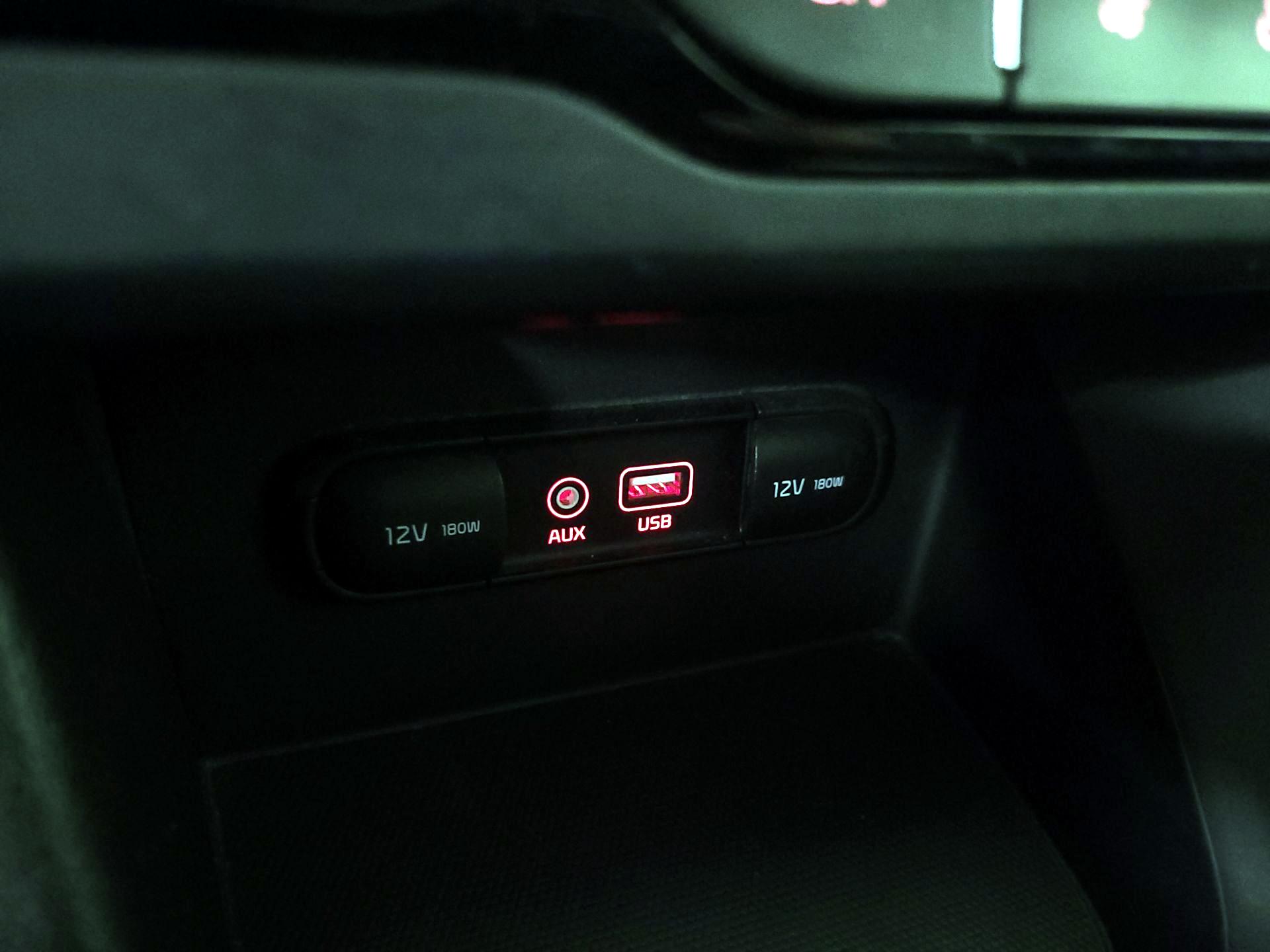 Thumbnail: 2018 Kia Niro - 18