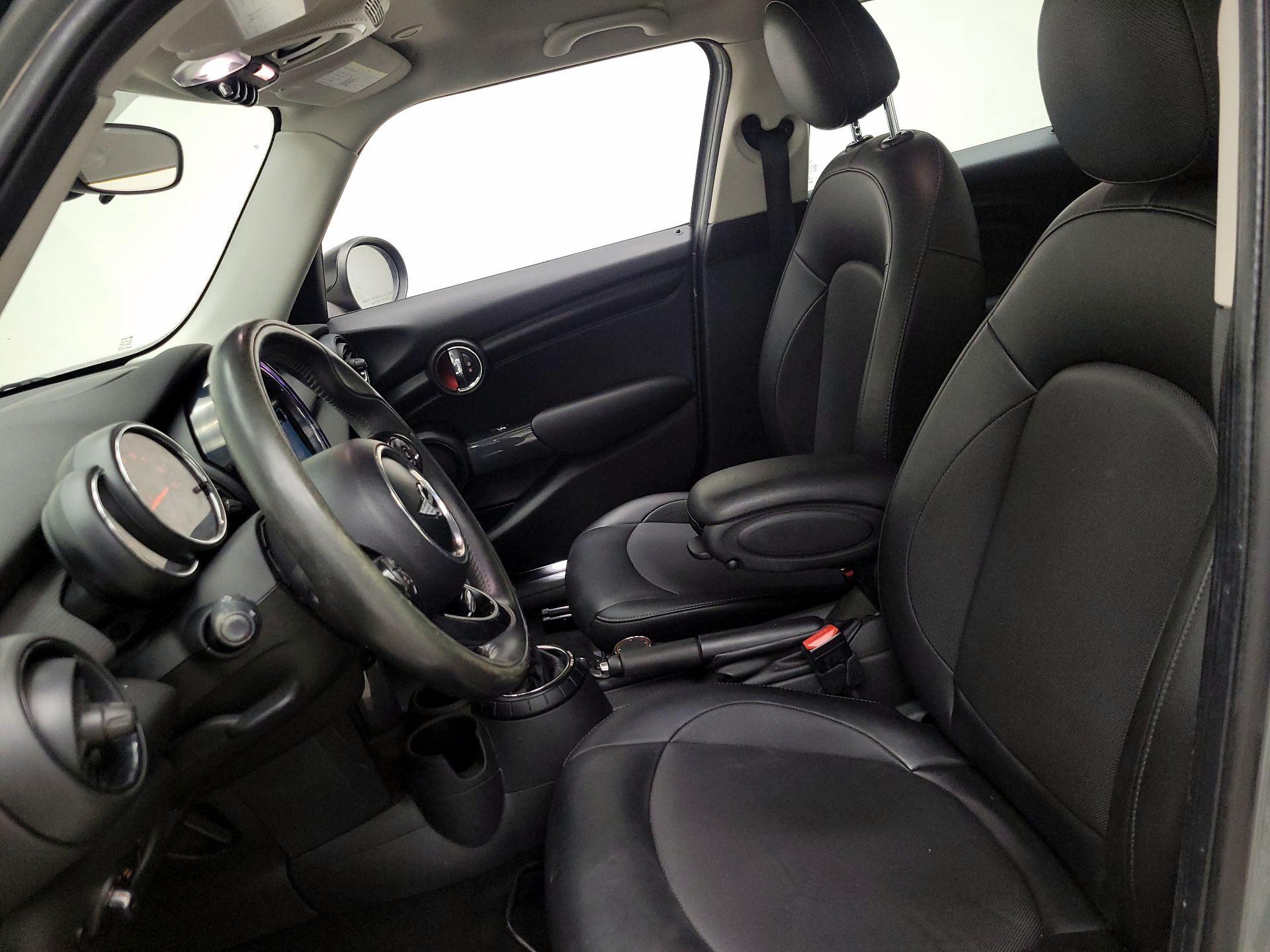 Thumbnail: 2016 MINI Cooper Hardtop - 11