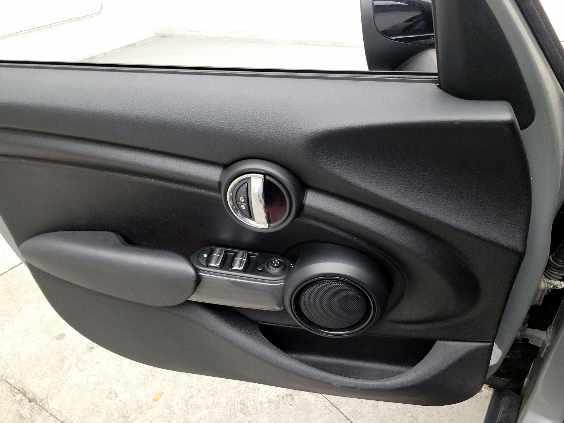 Thumbnail: 2016 MINI Cooper Hardtop - 12