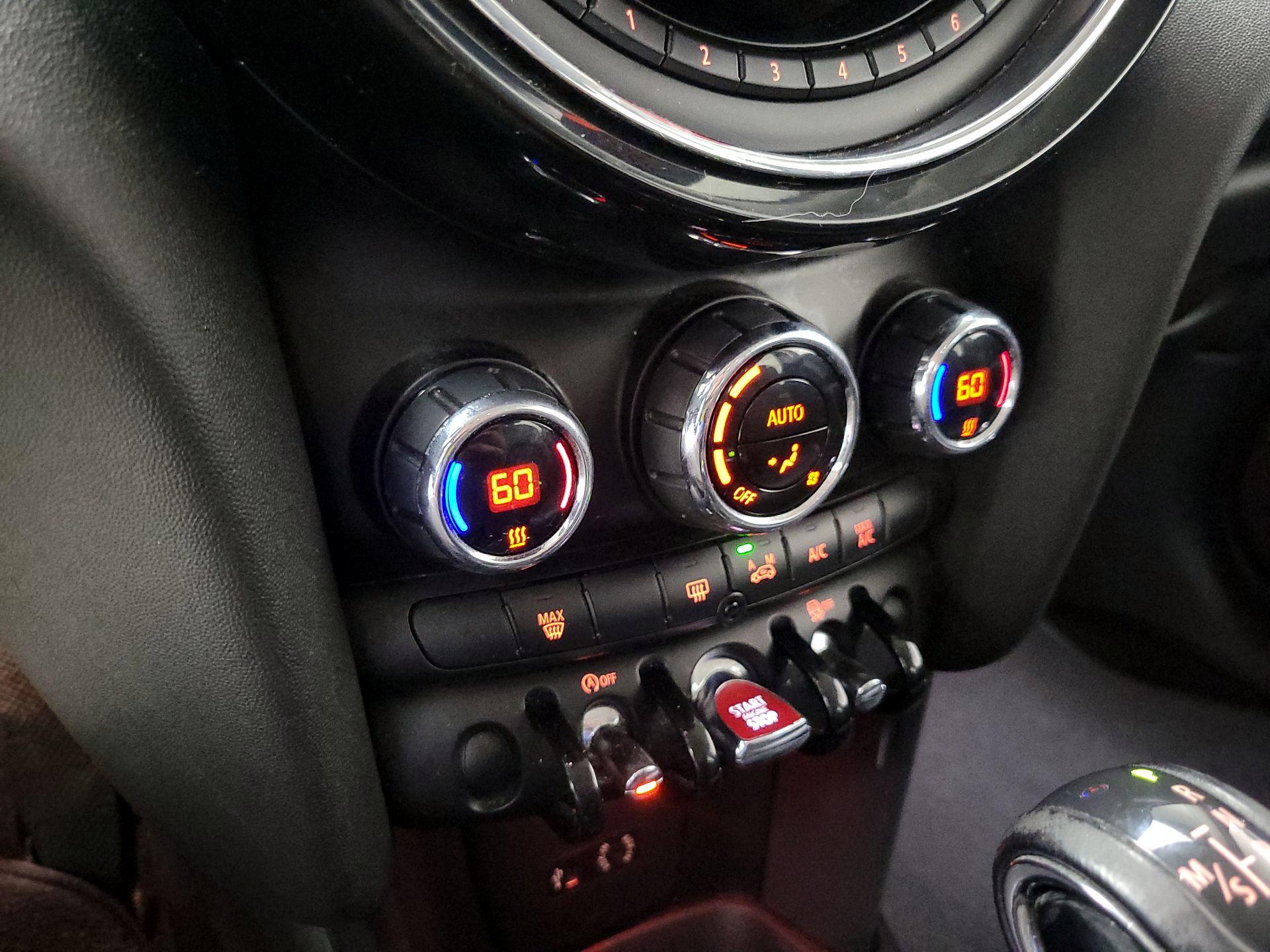 Thumbnail: 2016 MINI Cooper Hardtop - 17