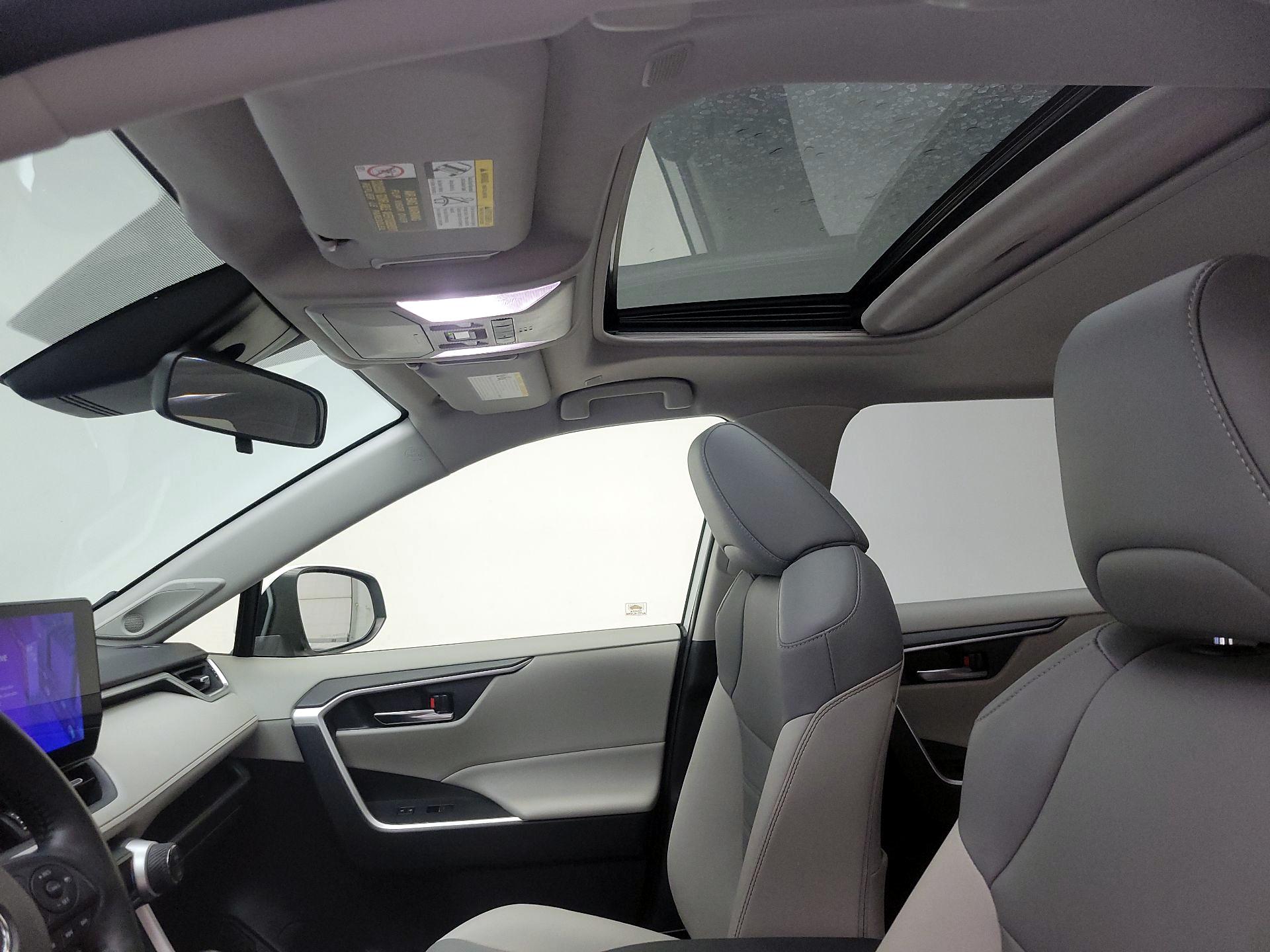 Thumbnail: 2023 Toyota RAV4 - 20