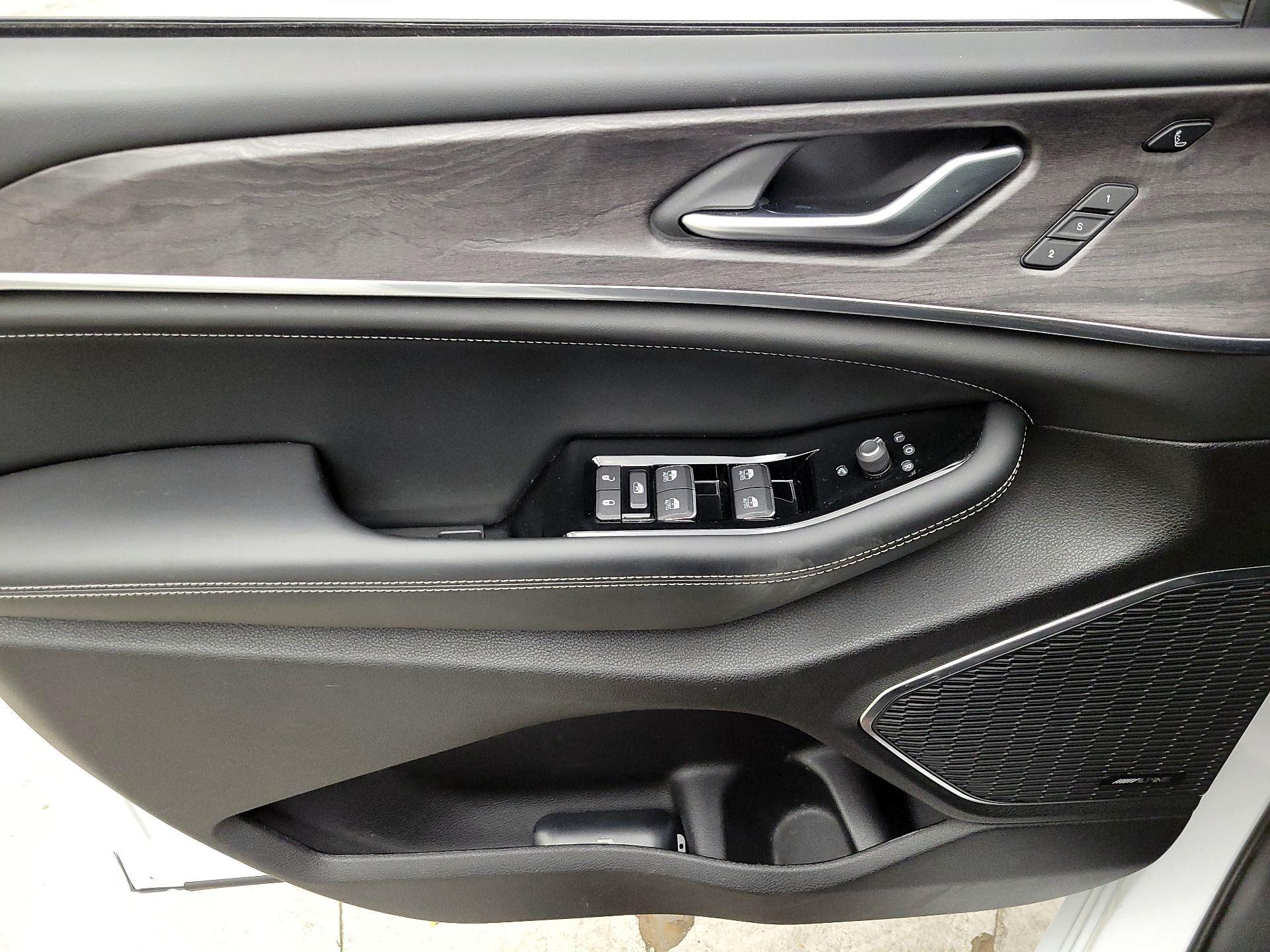 Thumbnail: 2023 Jeep Grand Cherokee - 12