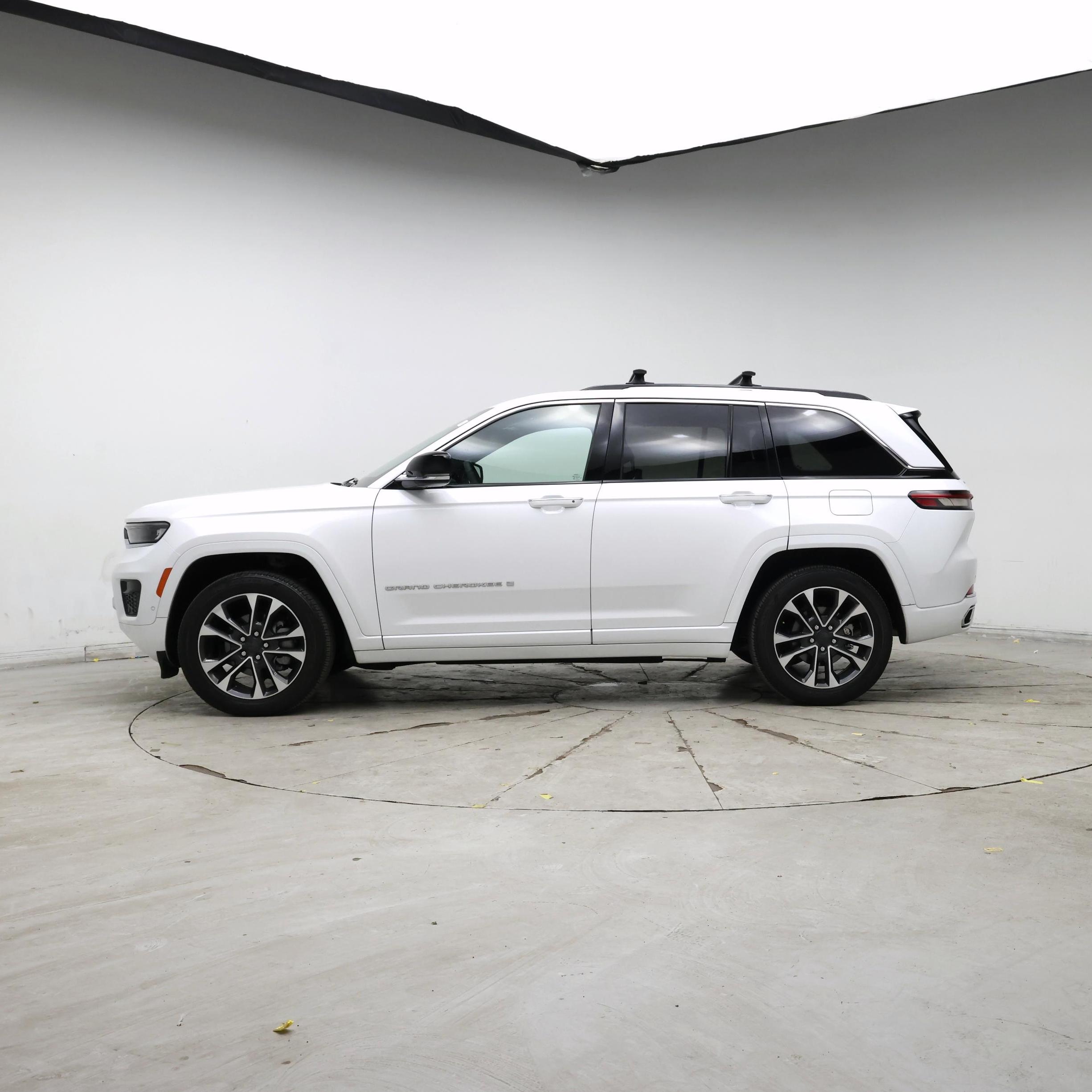 Thumbnail: 2023 Jeep Grand Cherokee - 3