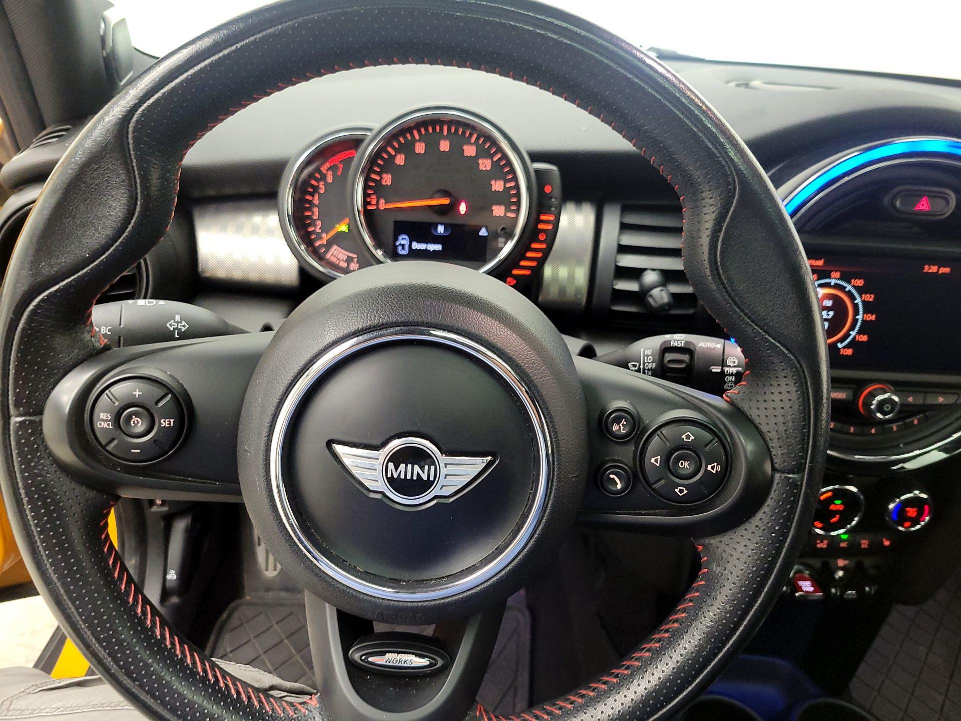 Thumbnail: 2016 MINI Cooper Hardtop - 10