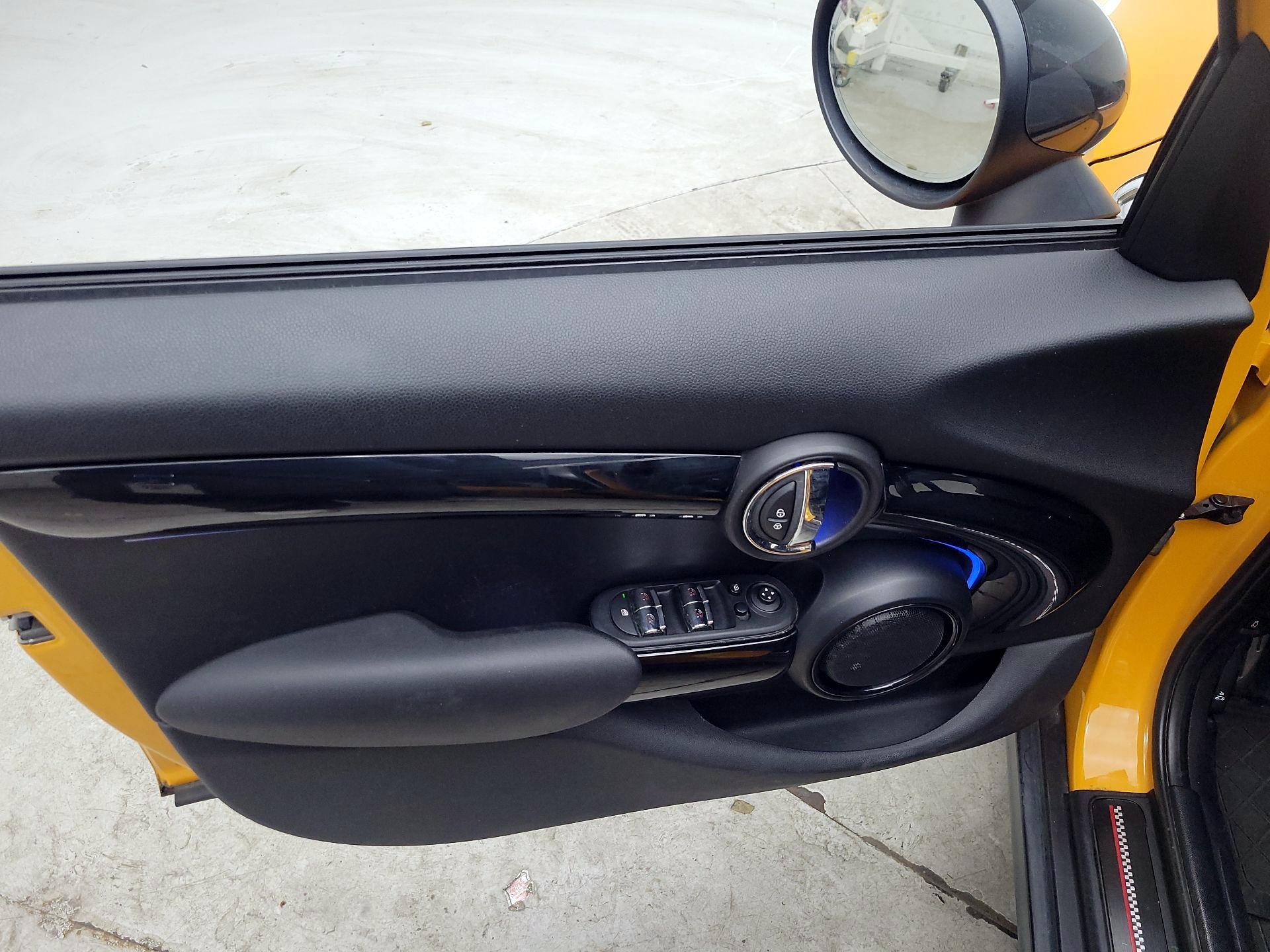 Thumbnail: 2016 MINI Cooper Hardtop - 12