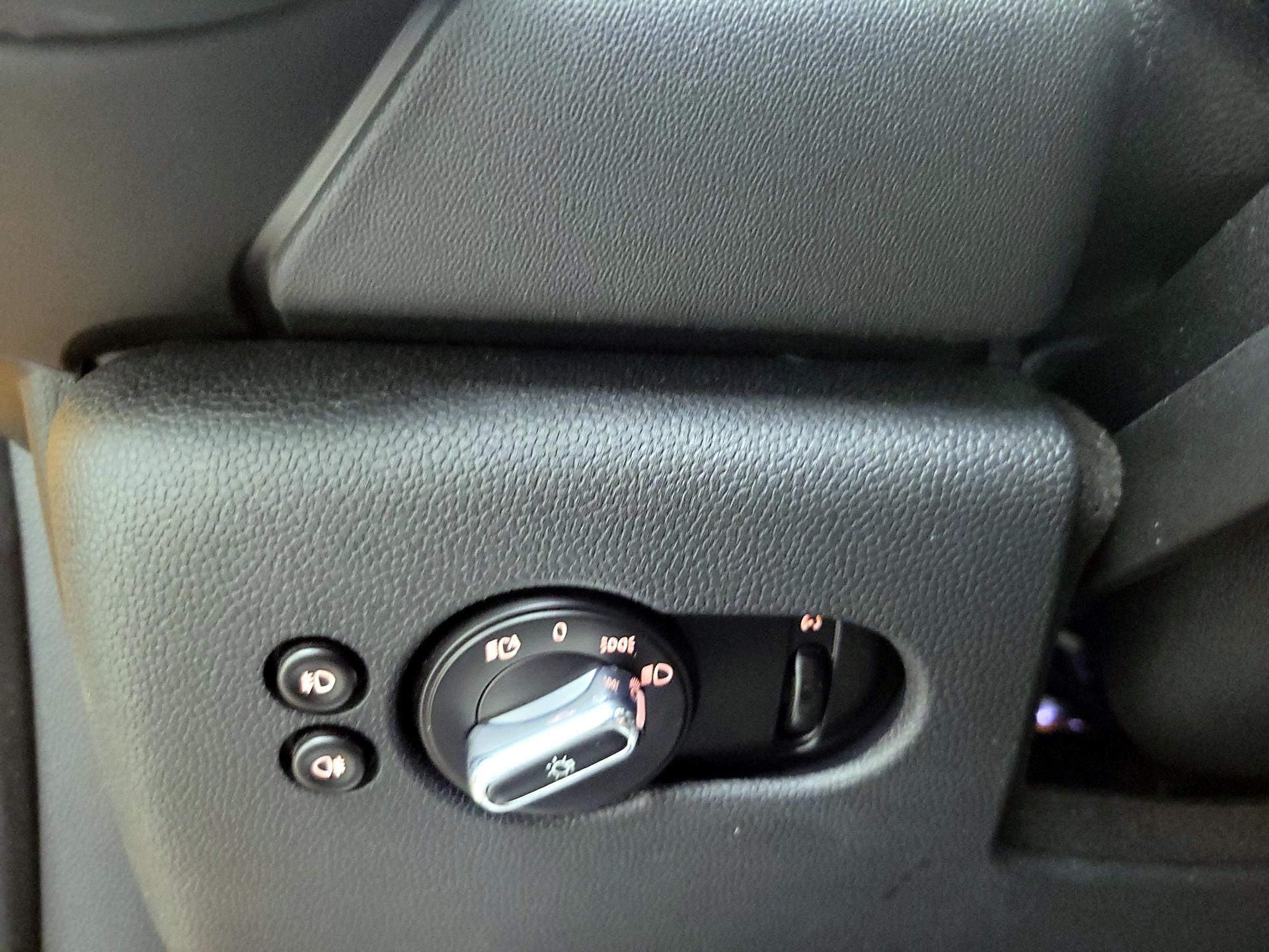 Thumbnail: 2016 MINI Cooper Hardtop - 13