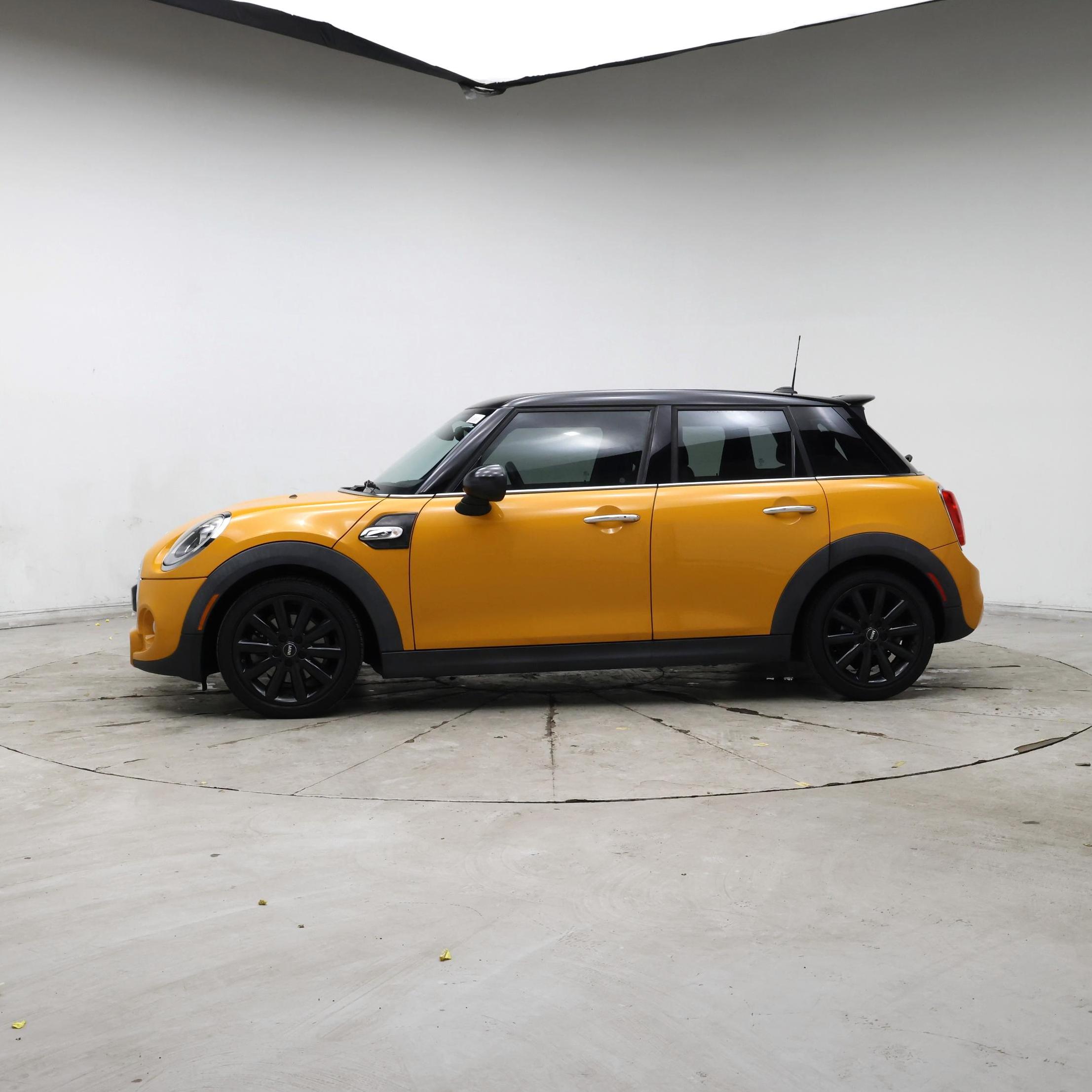 Thumbnail: 2016 MINI Cooper Hardtop - 3