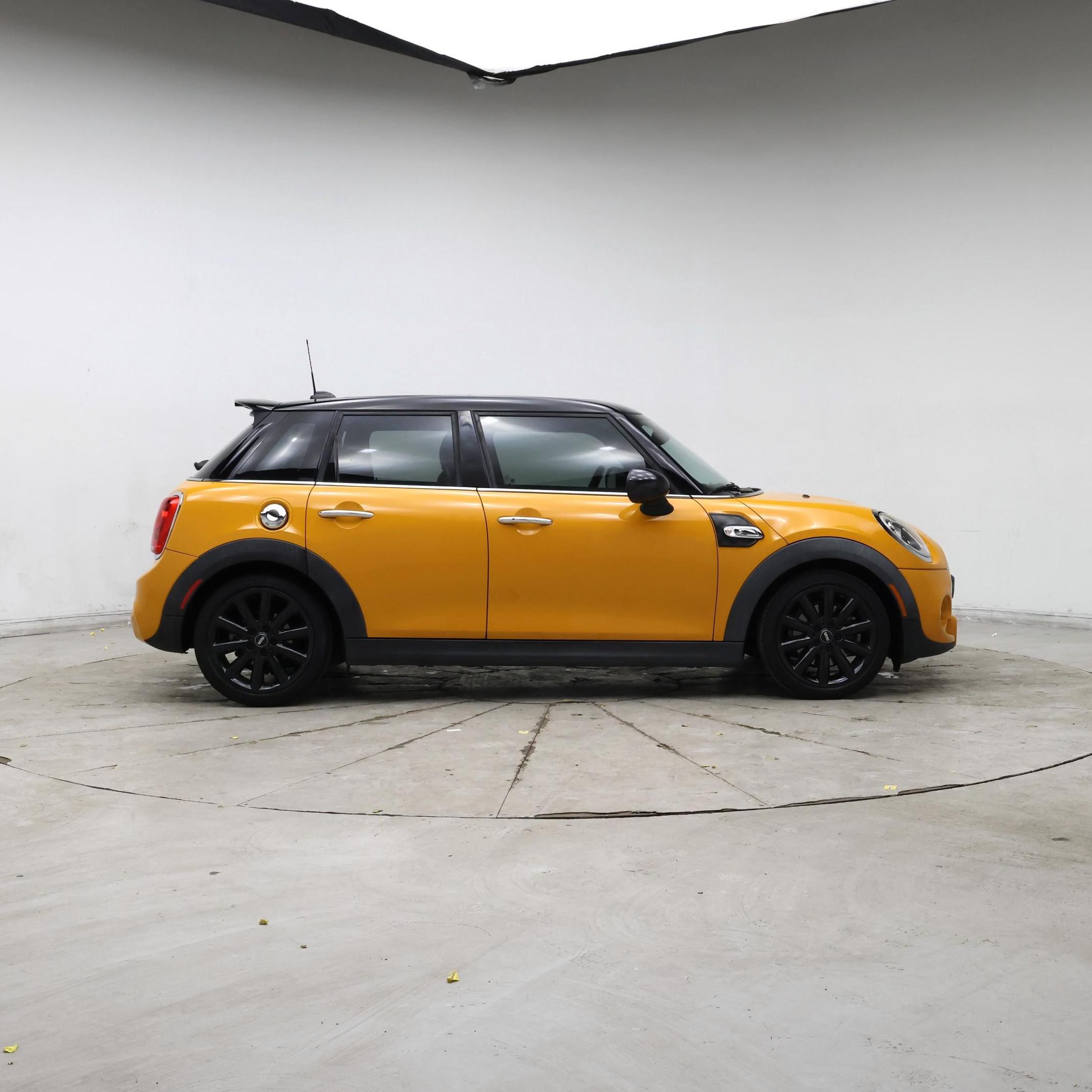 Thumbnail: 2016 MINI Cooper Hardtop - 7