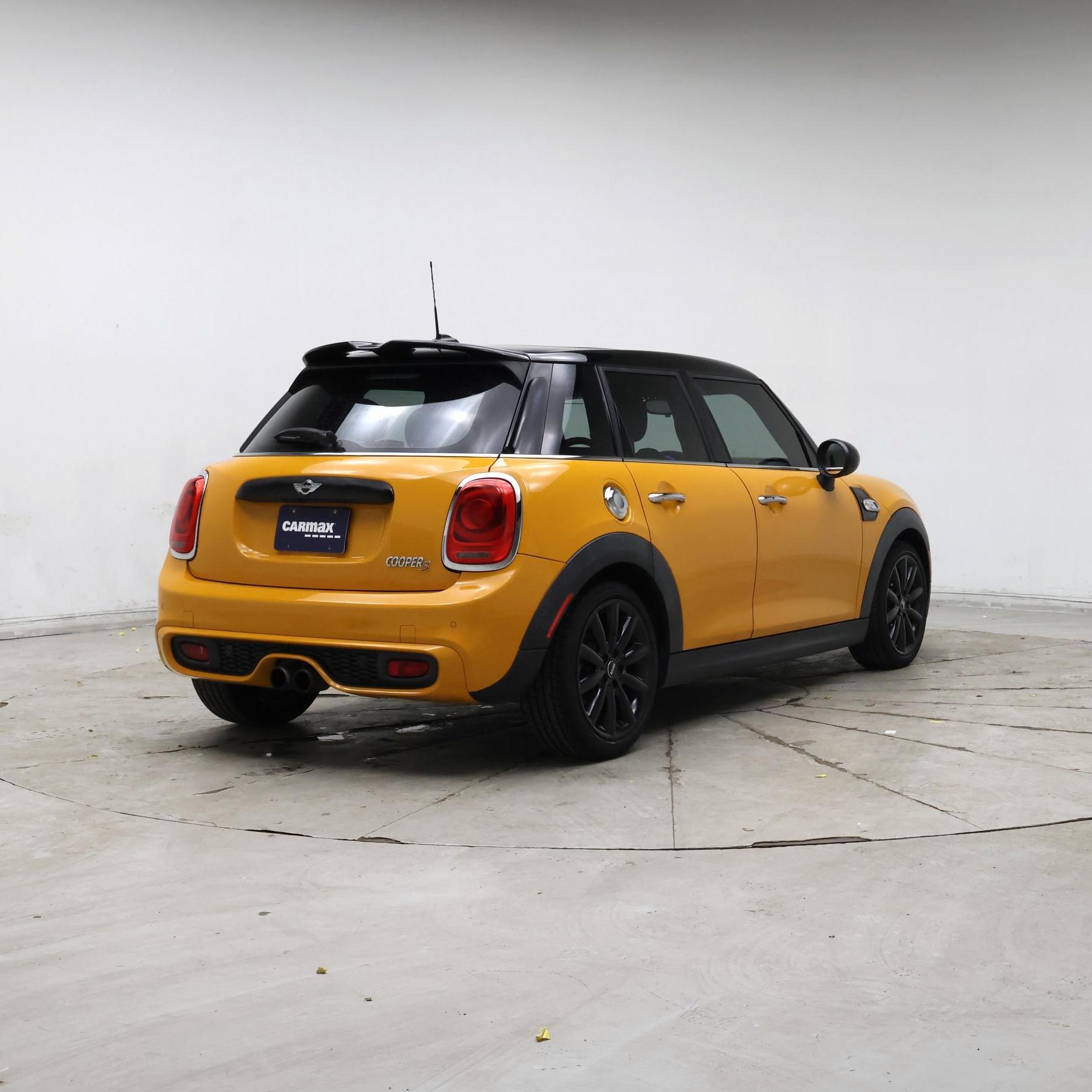 Thumbnail: 2016 MINI Cooper Hardtop - 8