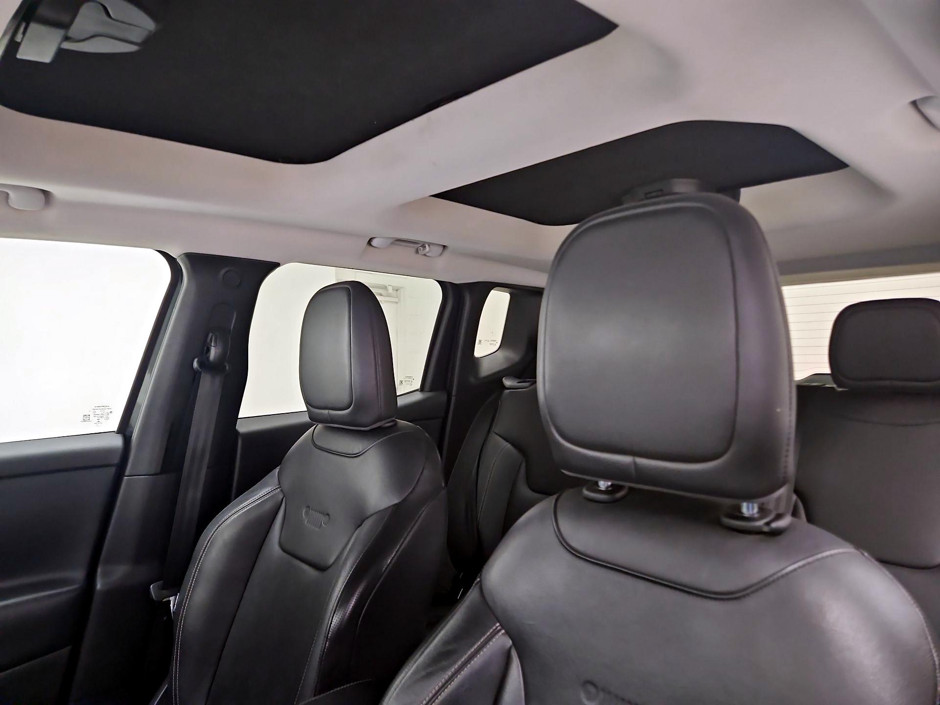 Thumbnail: 2015 Jeep Renegade - 20