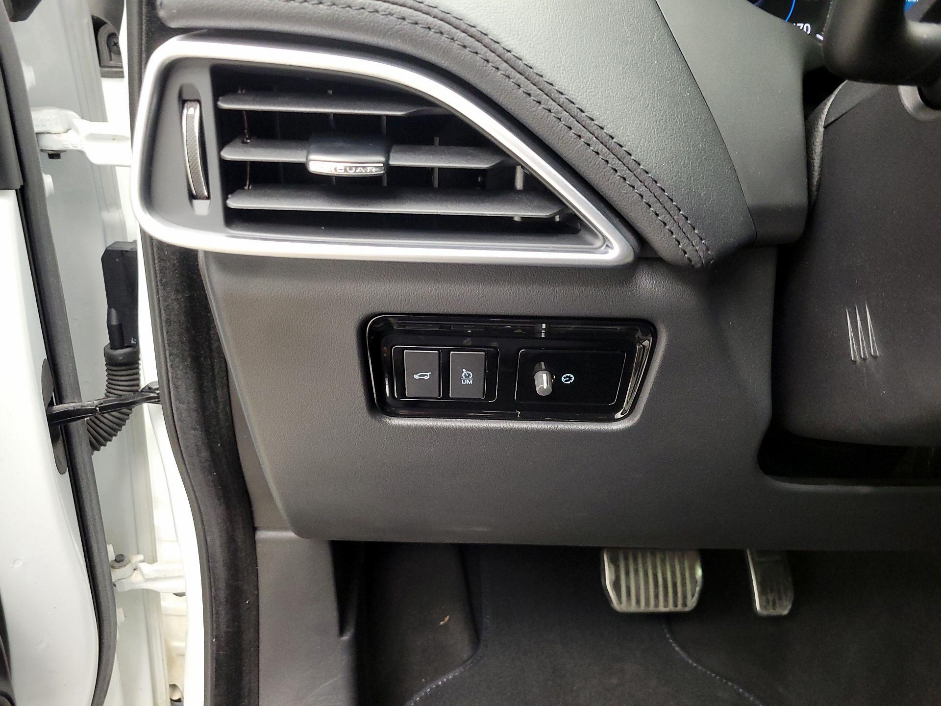 Thumbnail: 2019 Jaguar F-Pace - 13