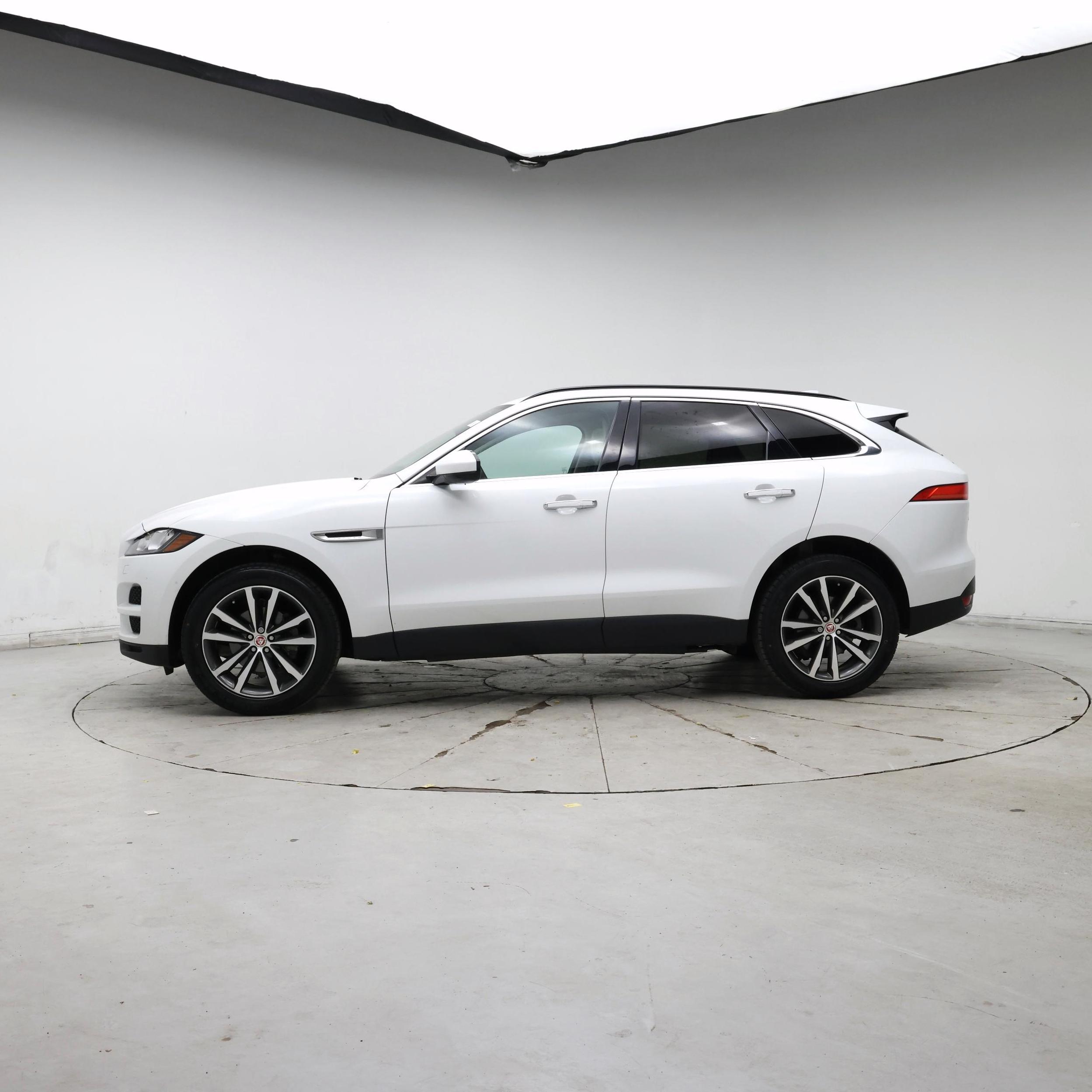 Thumbnail: 2019 Jaguar F-Pace - 3