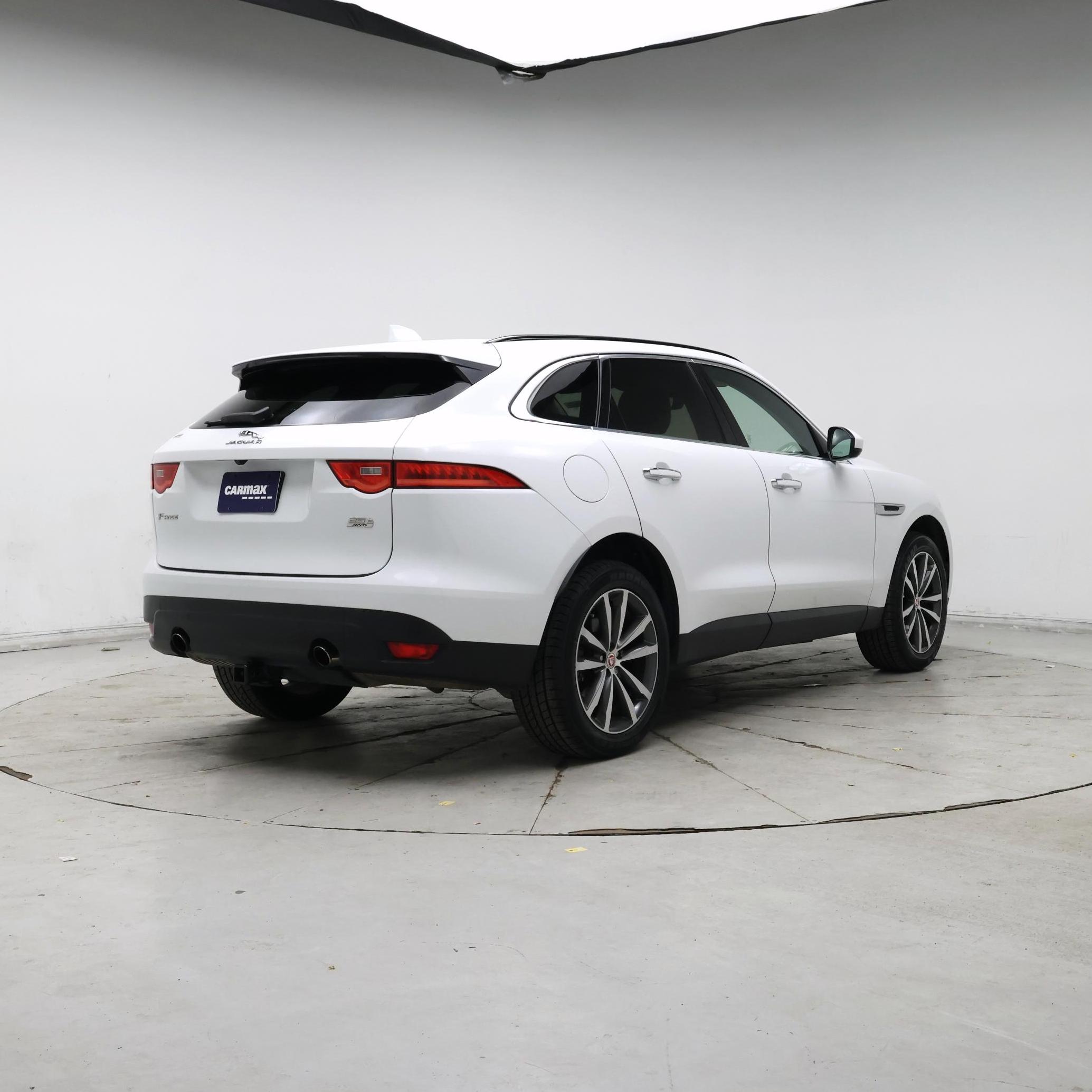Thumbnail: 2019 Jaguar F-Pace - 8