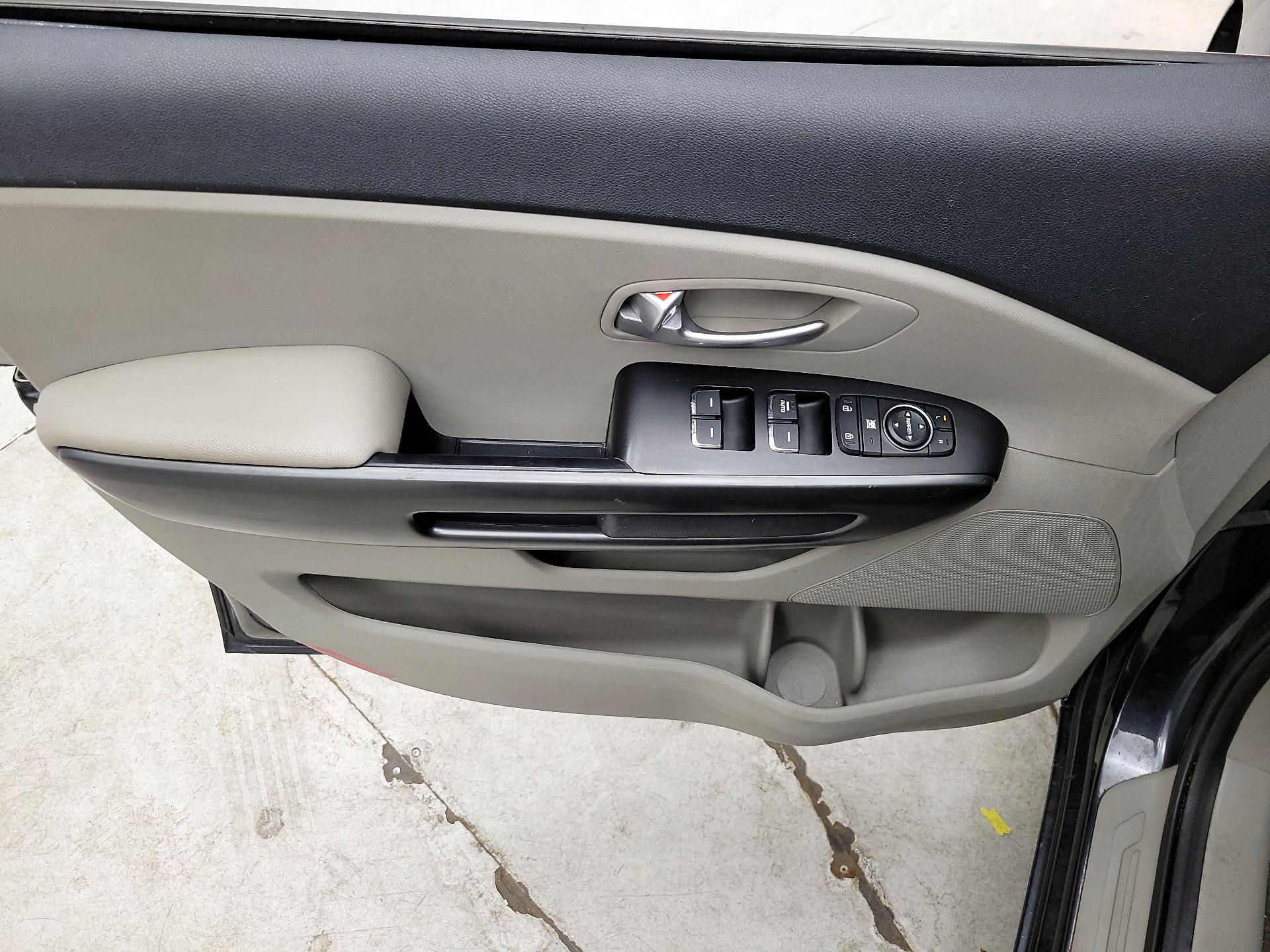 Thumbnail: 2019 Kia Sedona - 12