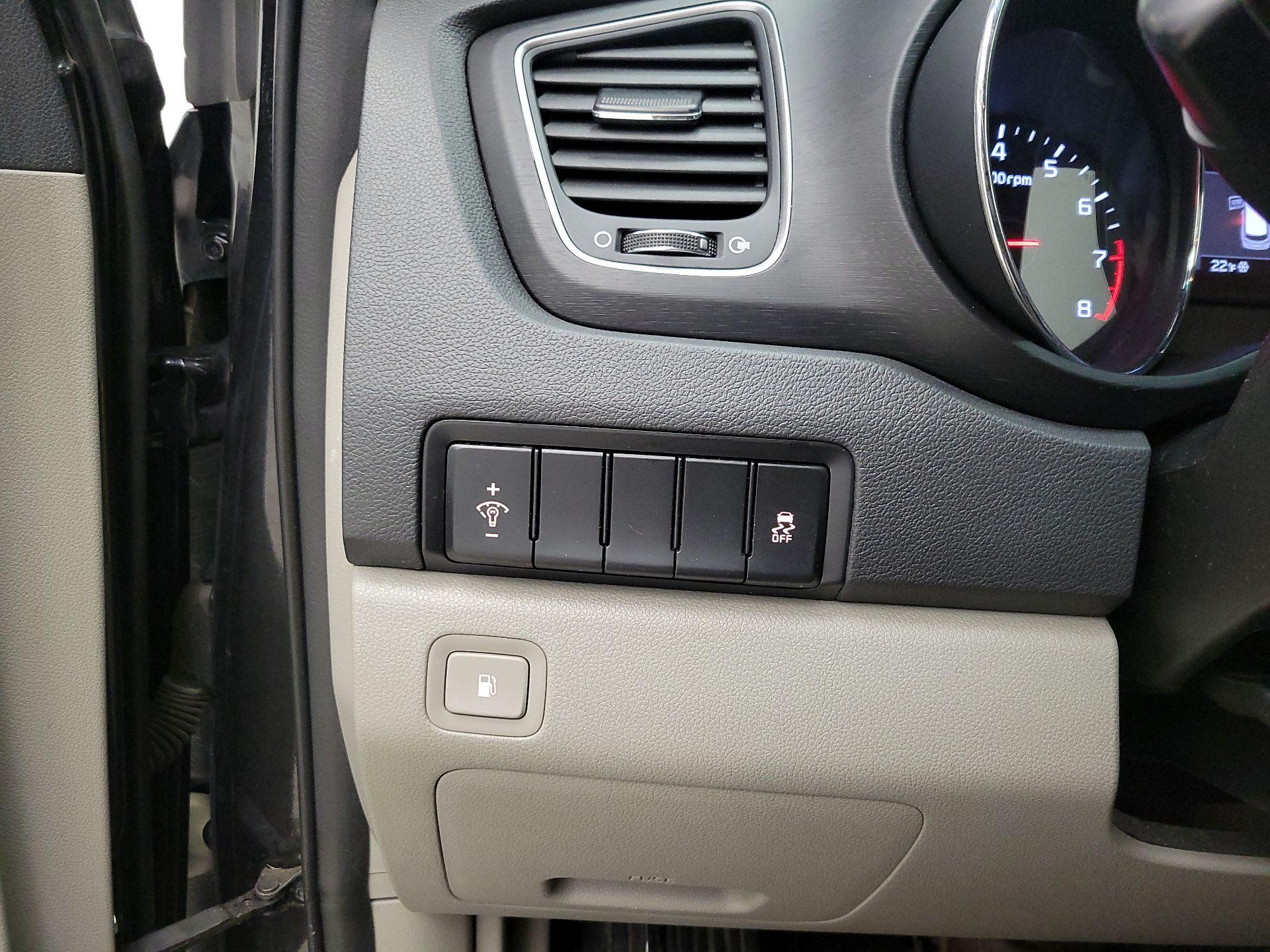 Thumbnail: 2019 Kia Sedona - 13