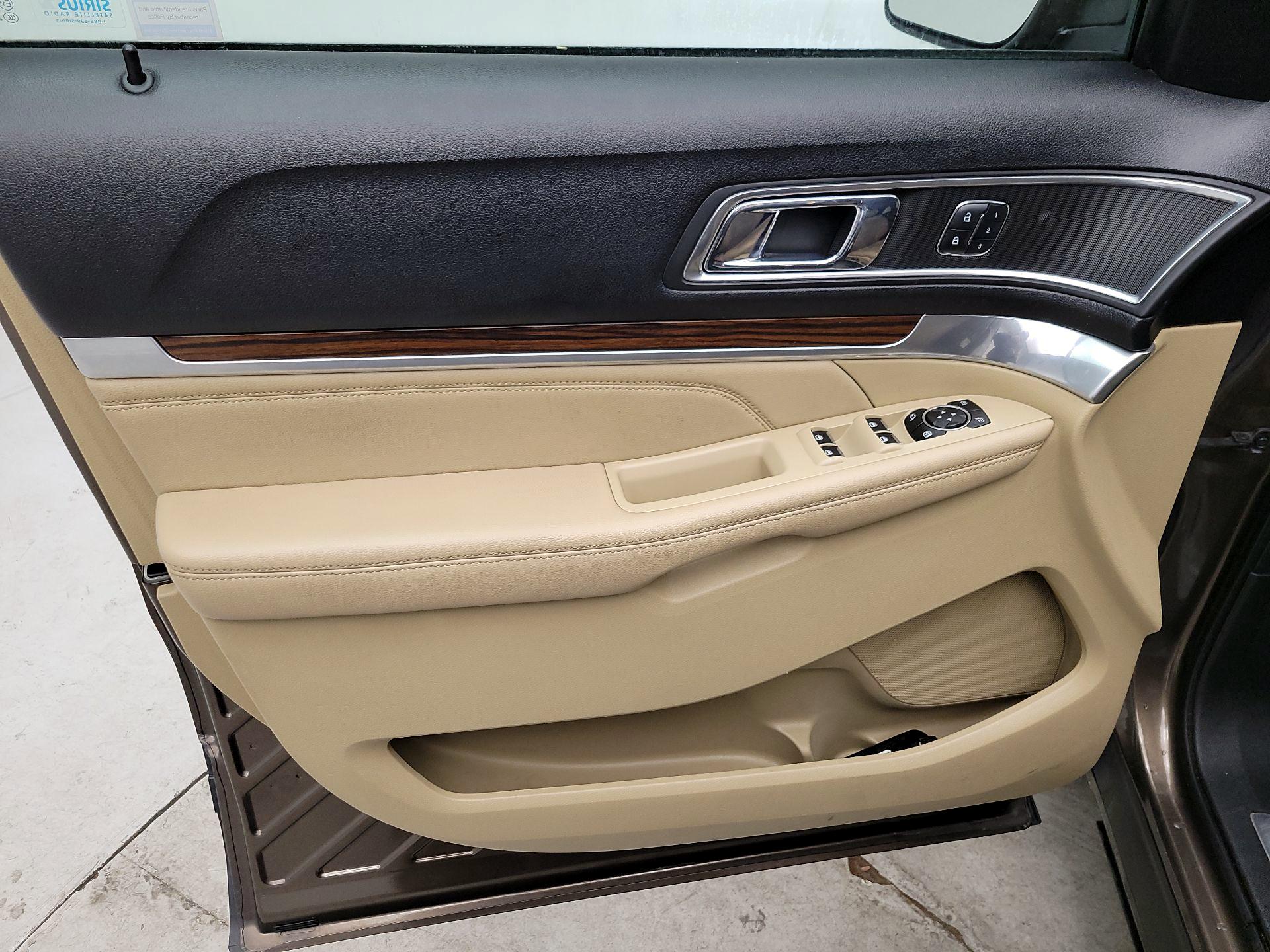 Thumbnail: 2016 Ford Explorer - 12