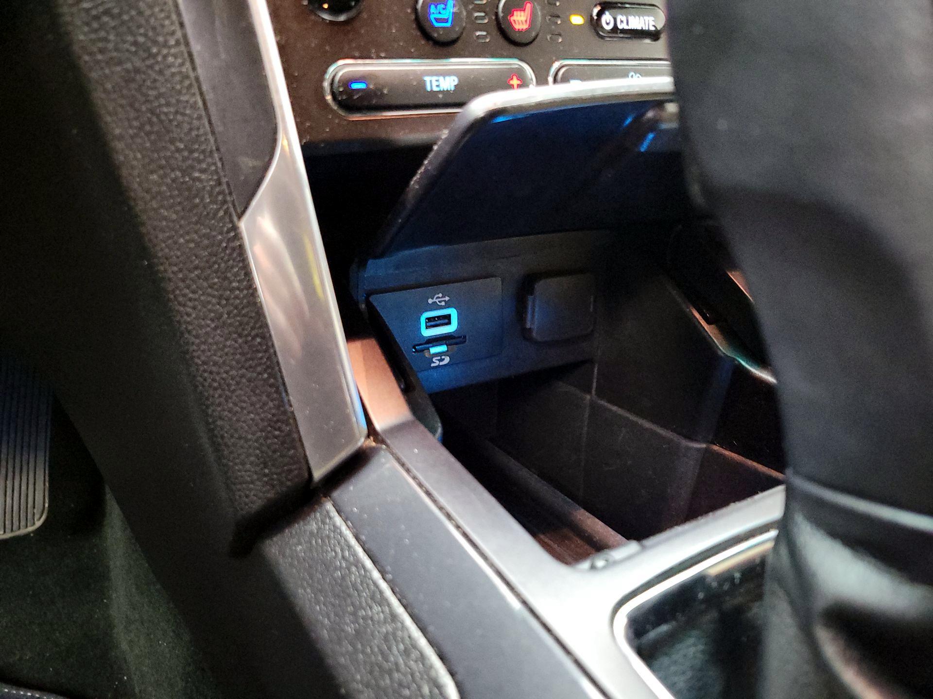 Thumbnail: 2016 Ford Explorer - 18