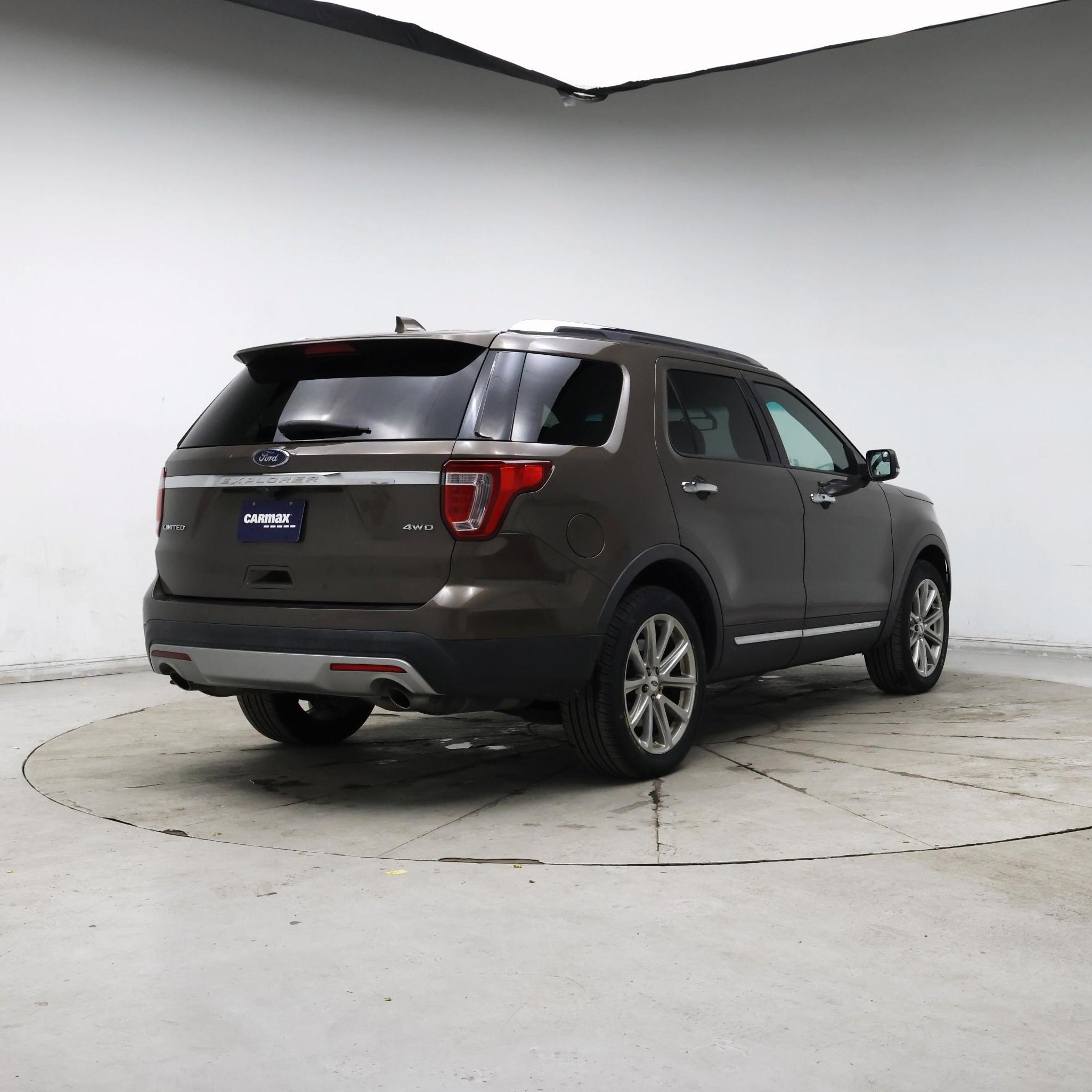 Thumbnail: 2016 Ford Explorer - 8