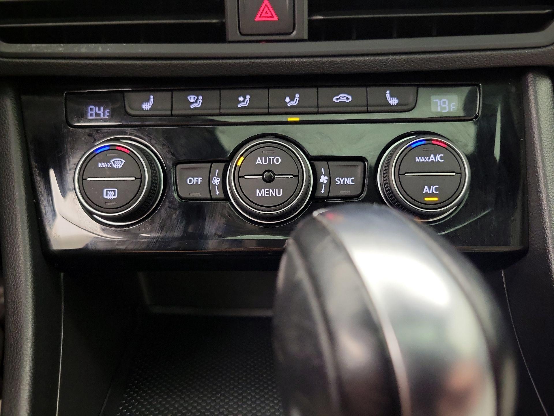 Thumbnail: 2019 Volkswagen Jetta - 16