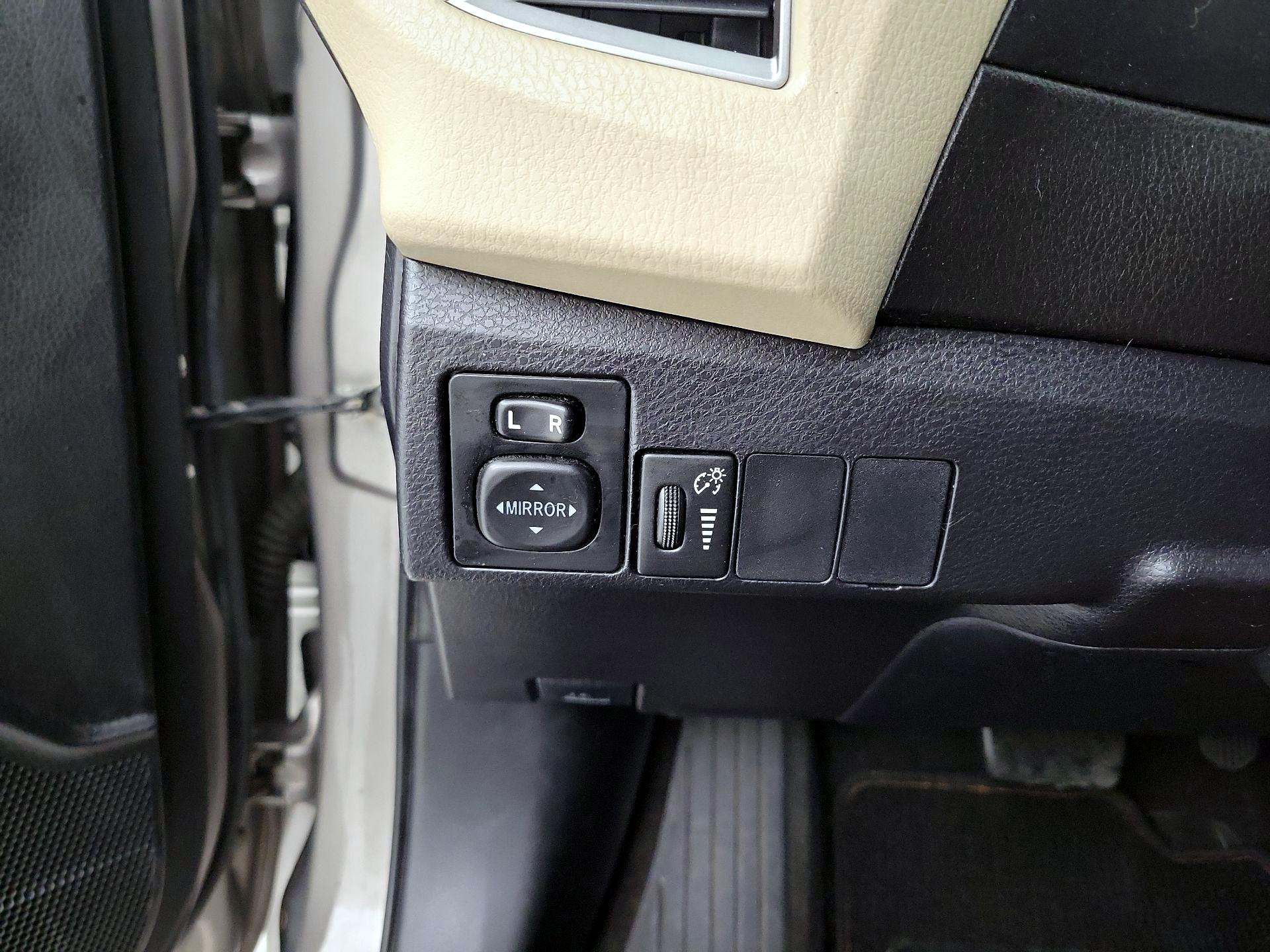 Thumbnail: 2015 Toyota Corolla - 13