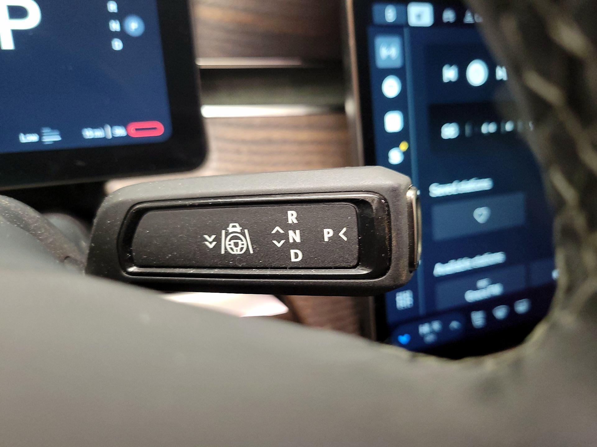 Thumbnail: 2023 Rivian R1S - 17