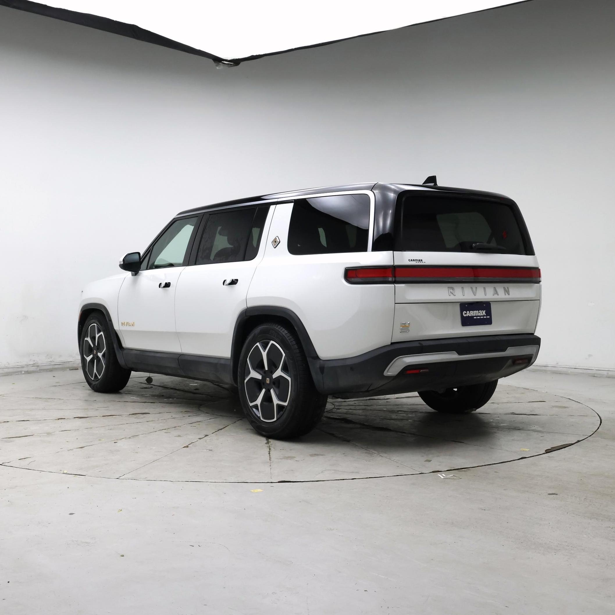 Thumbnail: 2023 Rivian R1S - 2