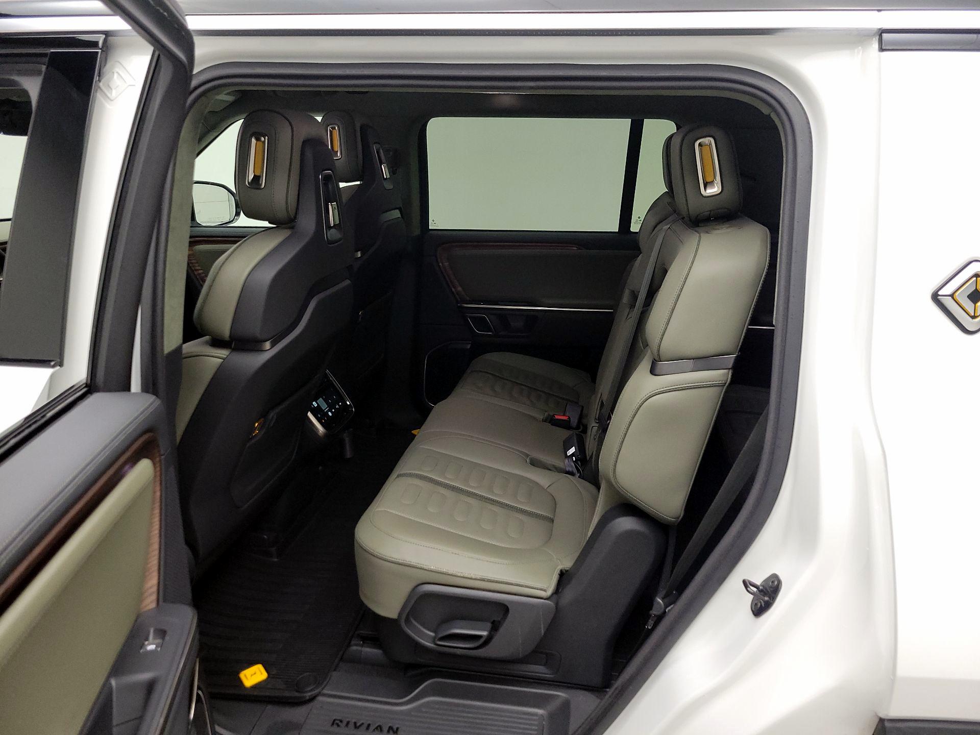 Thumbnail: 2023 Rivian R1S - 19