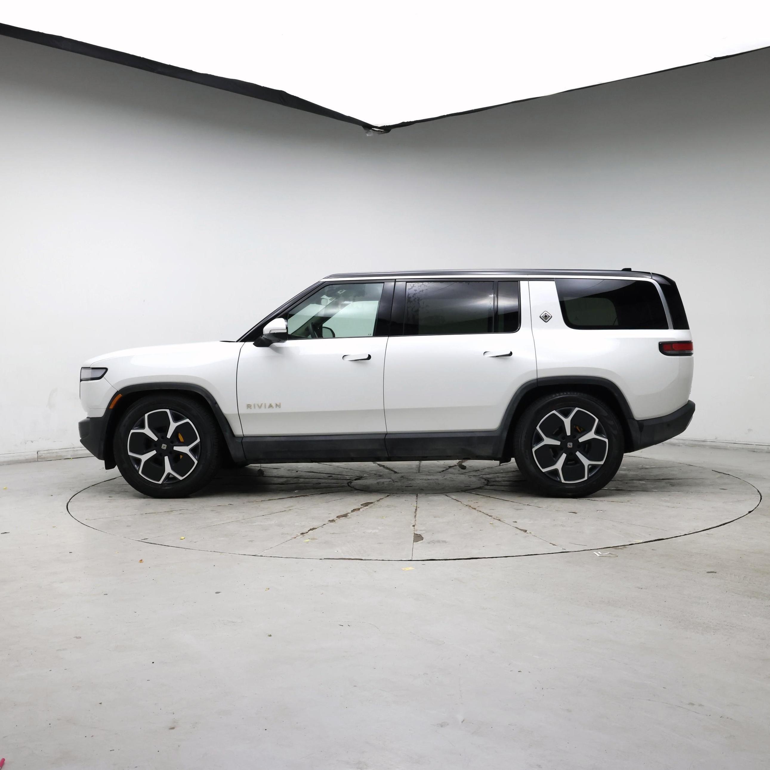 Thumbnail: 2023 Rivian R1S - 3