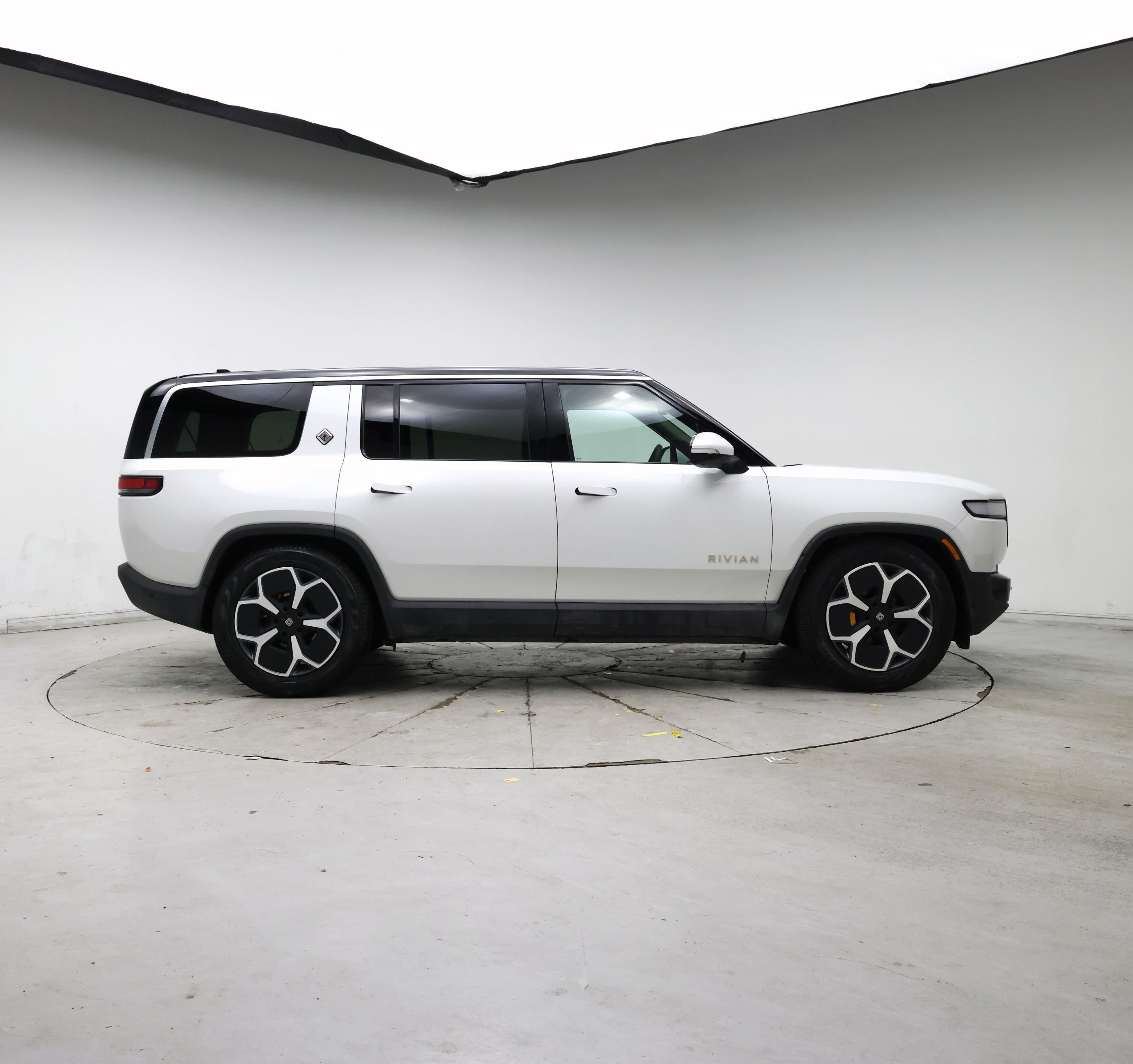 Thumbnail: 2023 Rivian R1S - 7