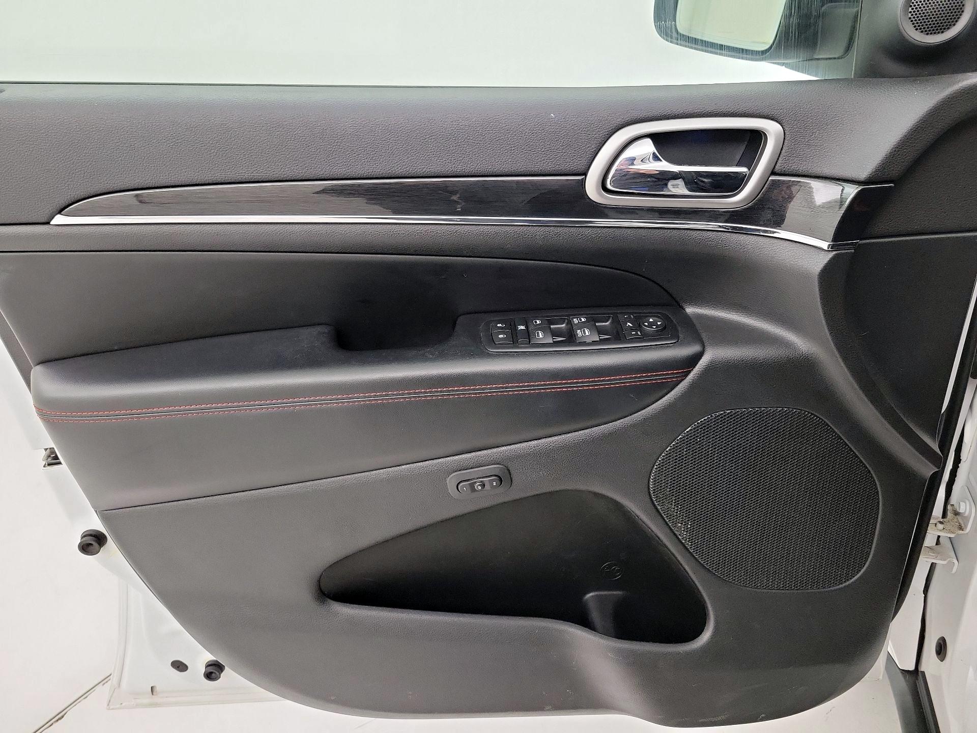 Thumbnail: 2017 Jeep Grand Cherokee - 12