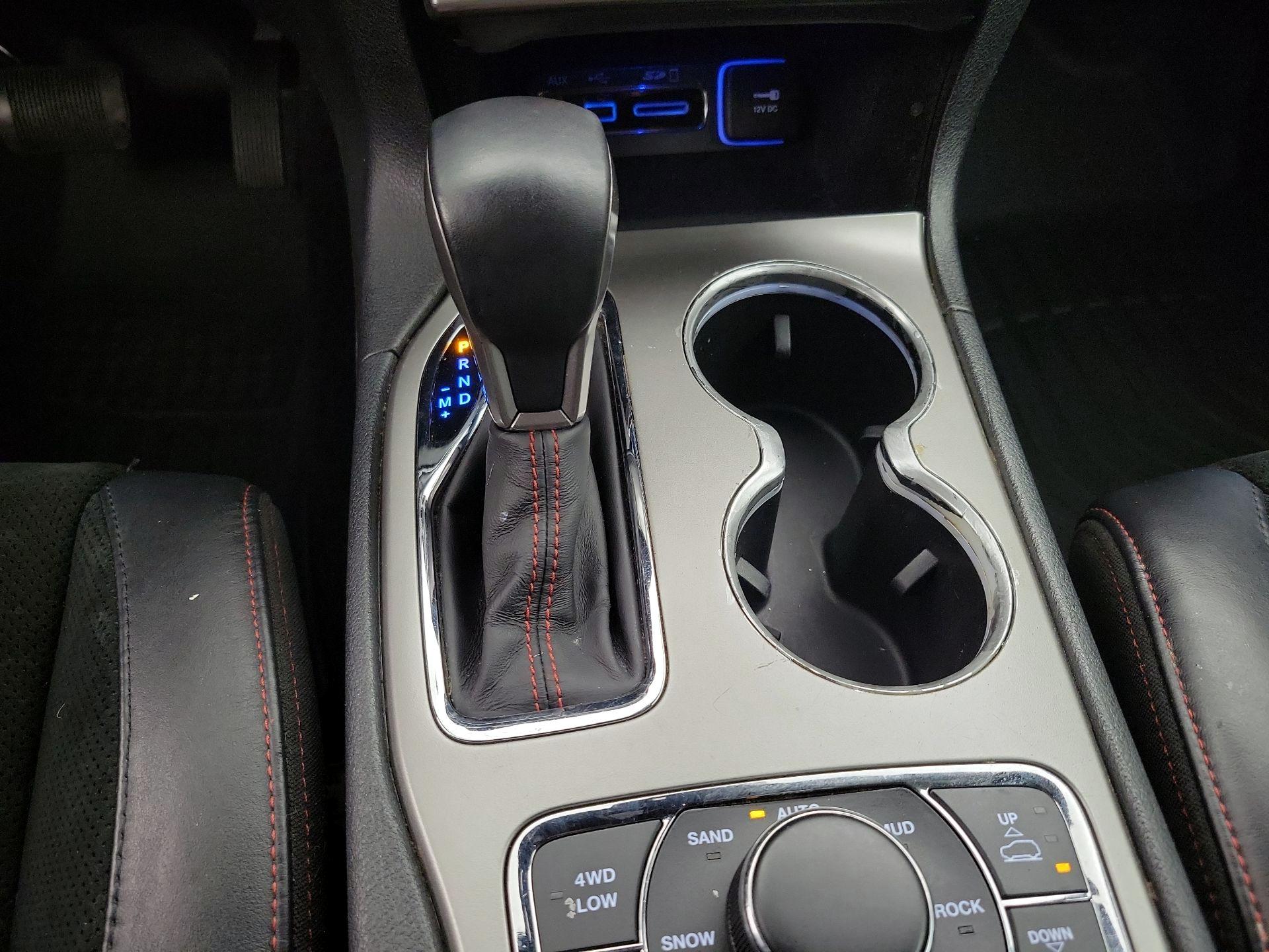 Thumbnail: 2017 Jeep Grand Cherokee - 17