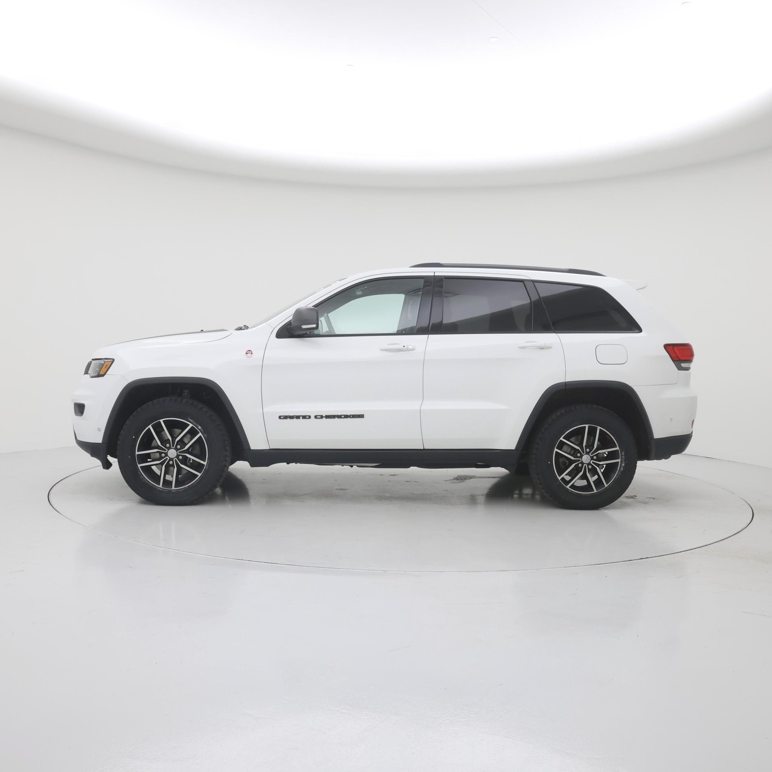 Thumbnail: 2017 Jeep Grand Cherokee - 3