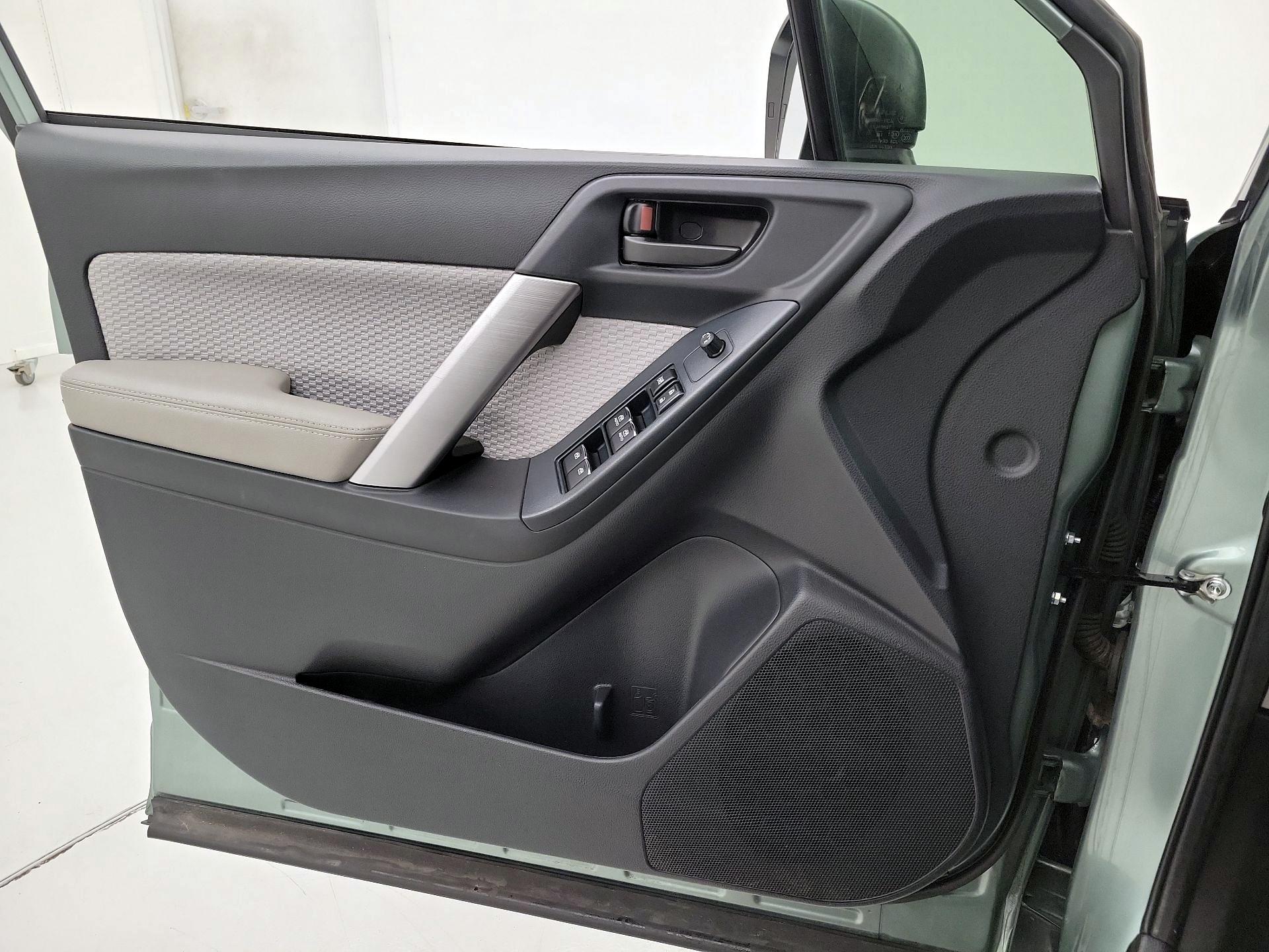 Thumbnail: 2017 Subaru Forester - 12