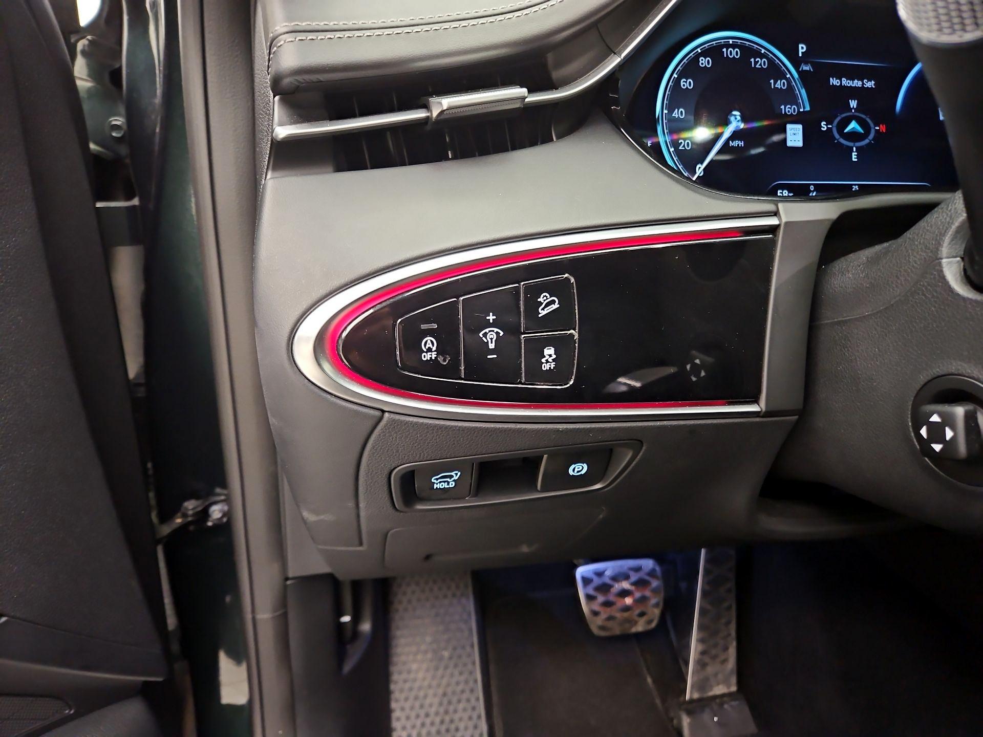 Thumbnail: 2022 Genesis GV70 - 13