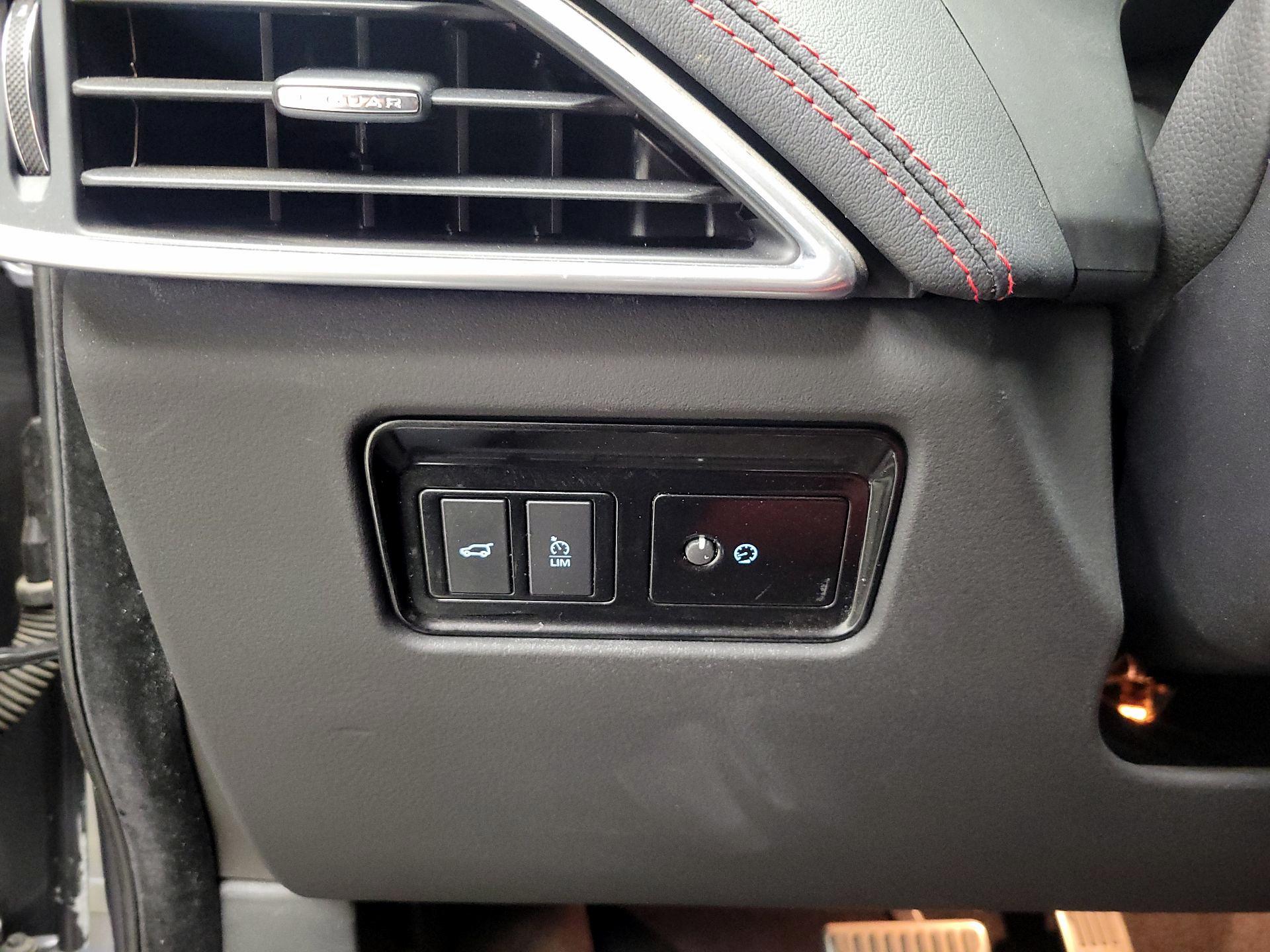 Thumbnail: 2020 Jaguar F-Pace - 13