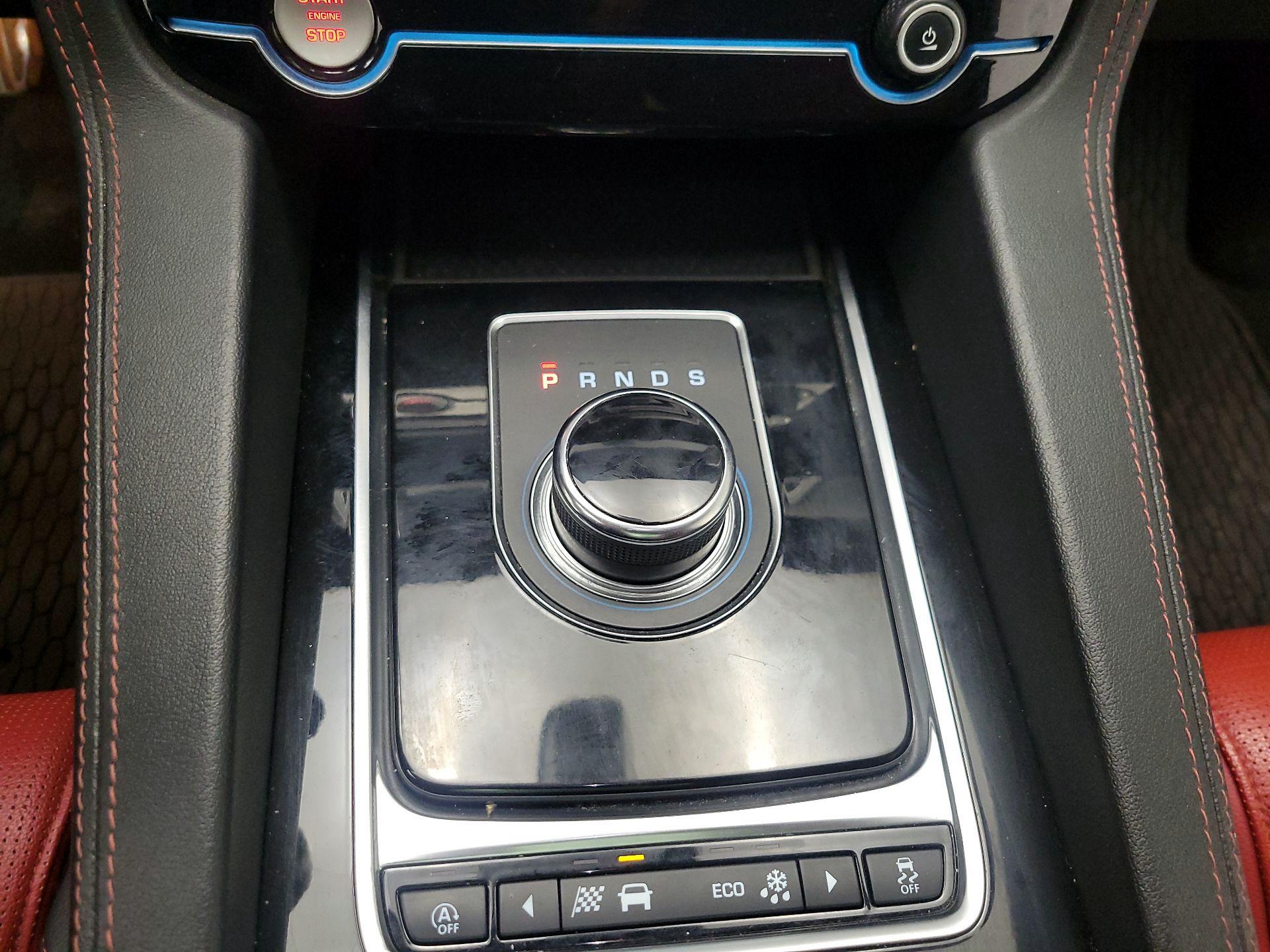 Thumbnail: 2020 Jaguar F-Pace - 18