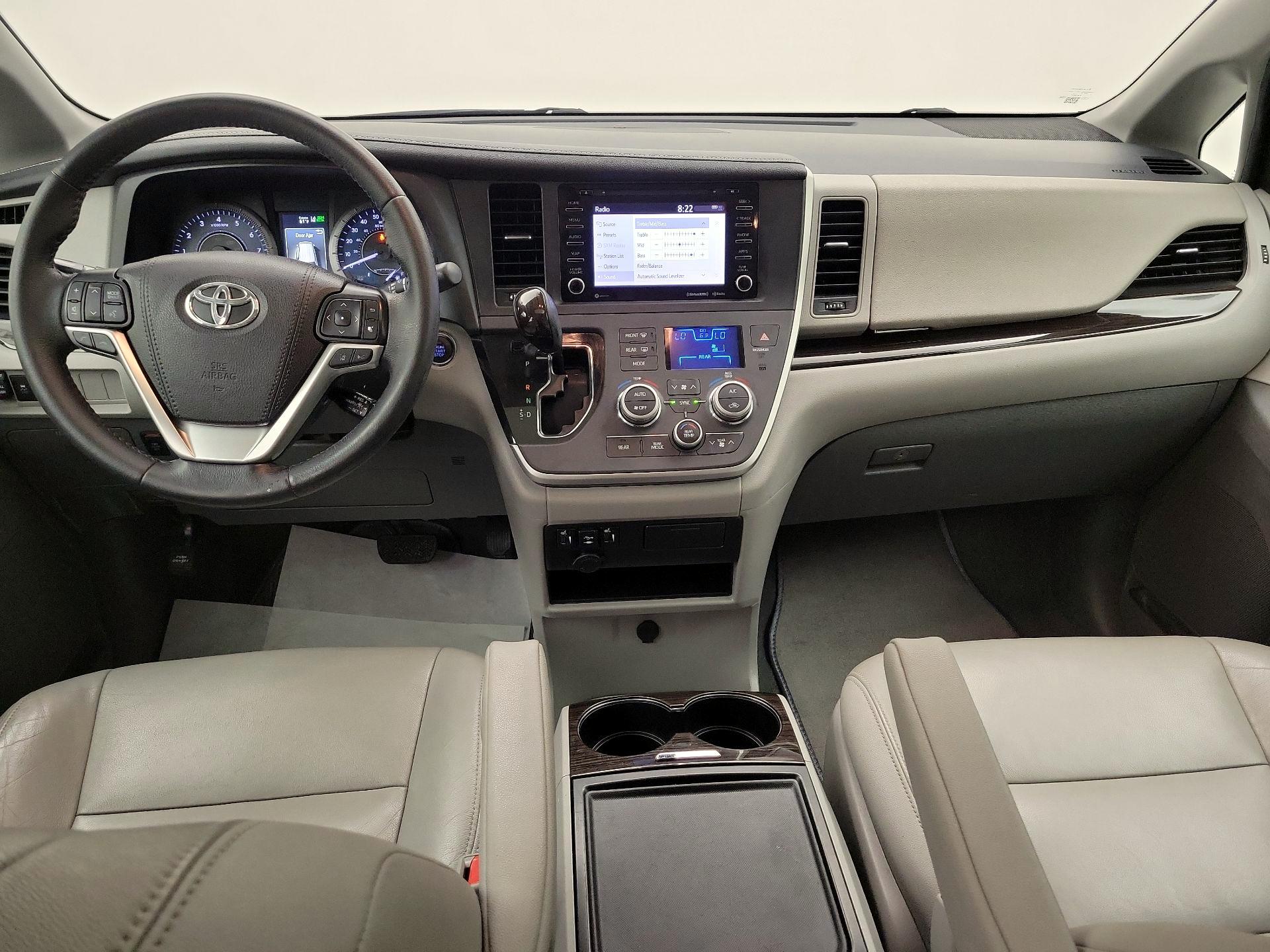 Thumbnail: 2020 Toyota Sienna - 9