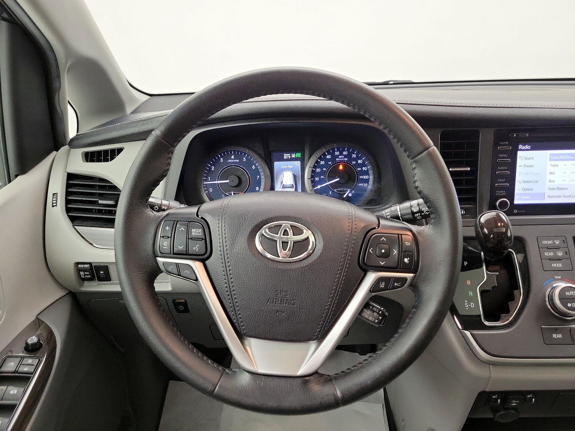 Thumbnail: 2020 Toyota Sienna - 10