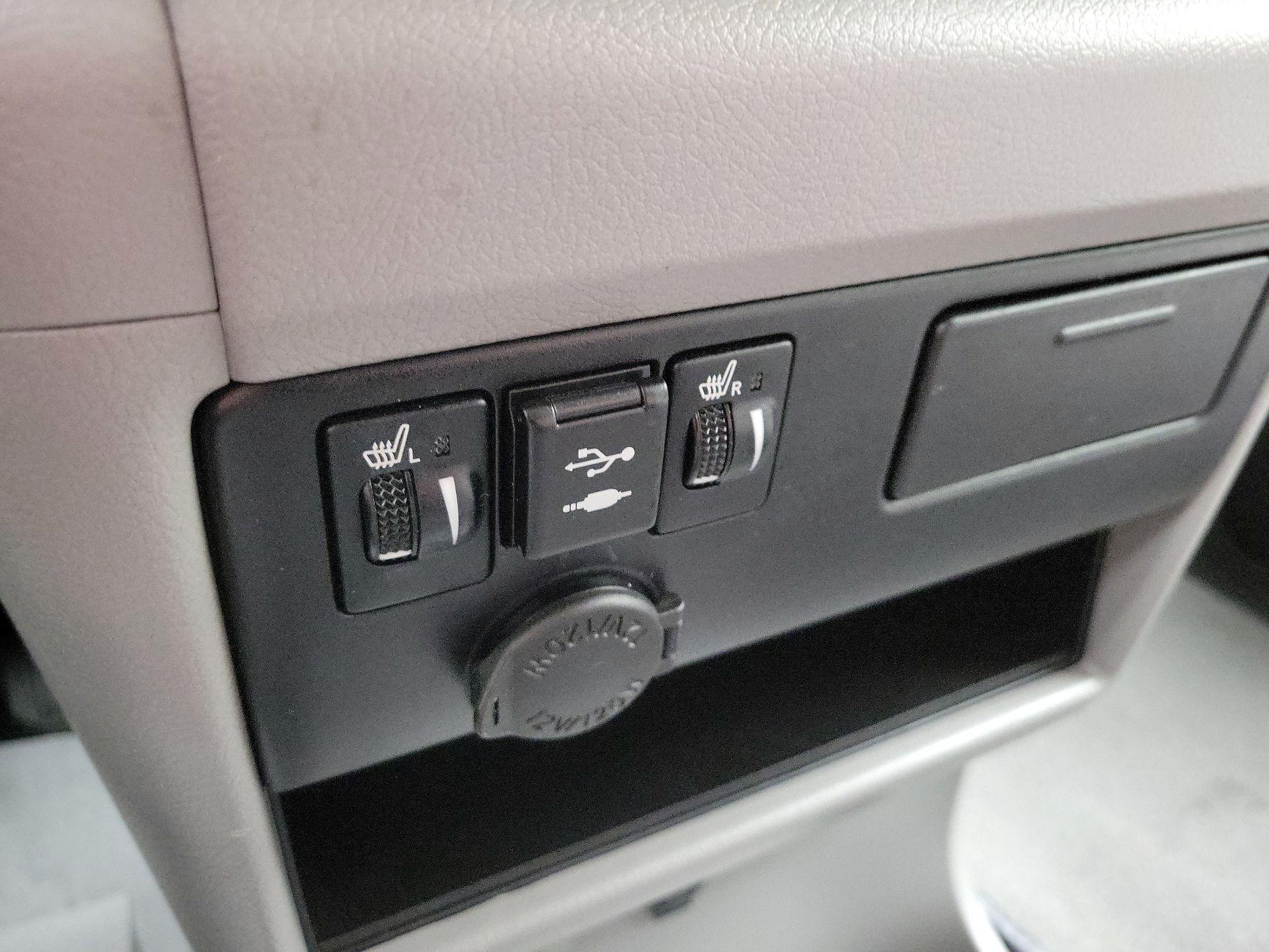 Thumbnail: 2020 Toyota Sienna - 18