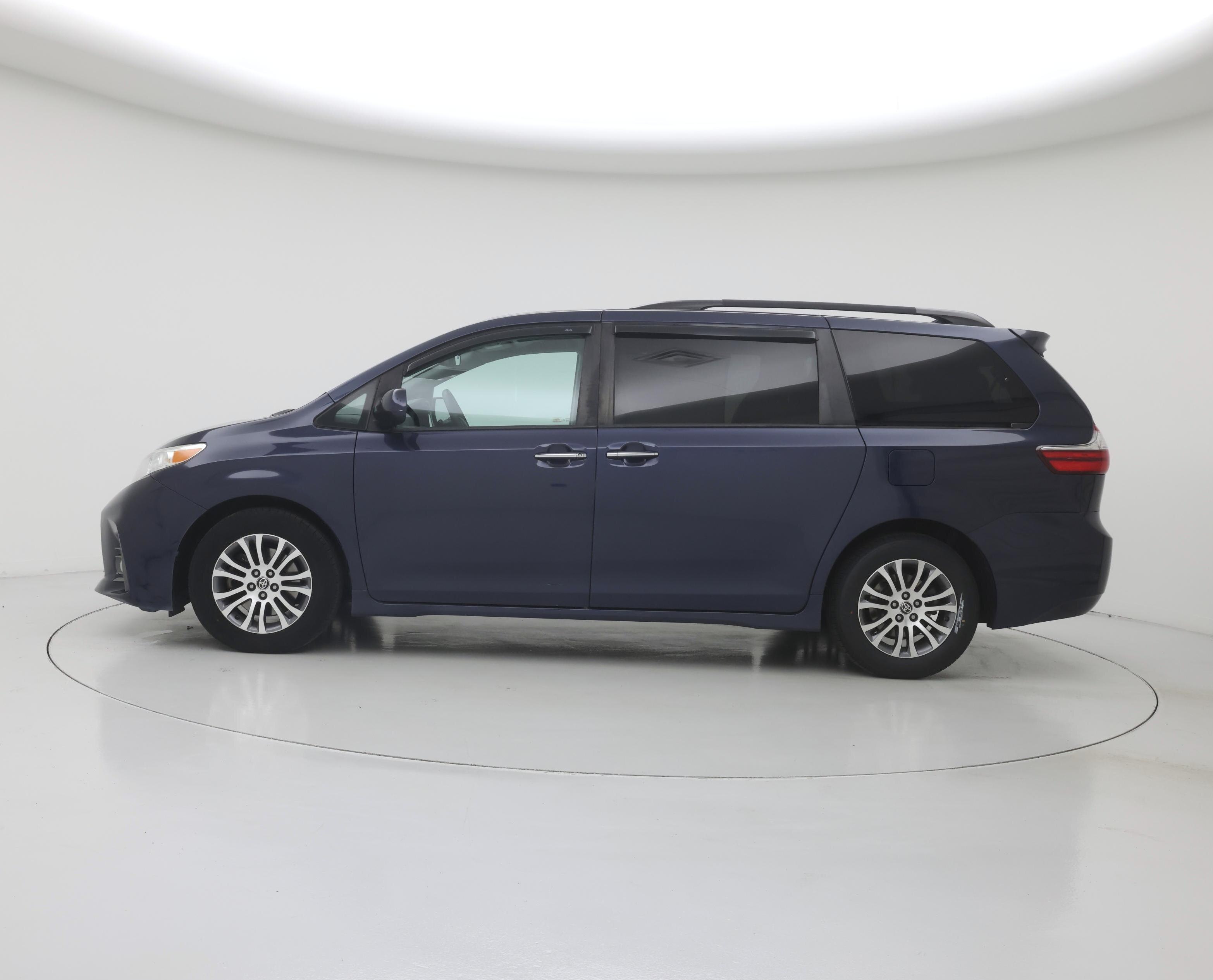 Thumbnail: 2020 Toyota Sienna - 3