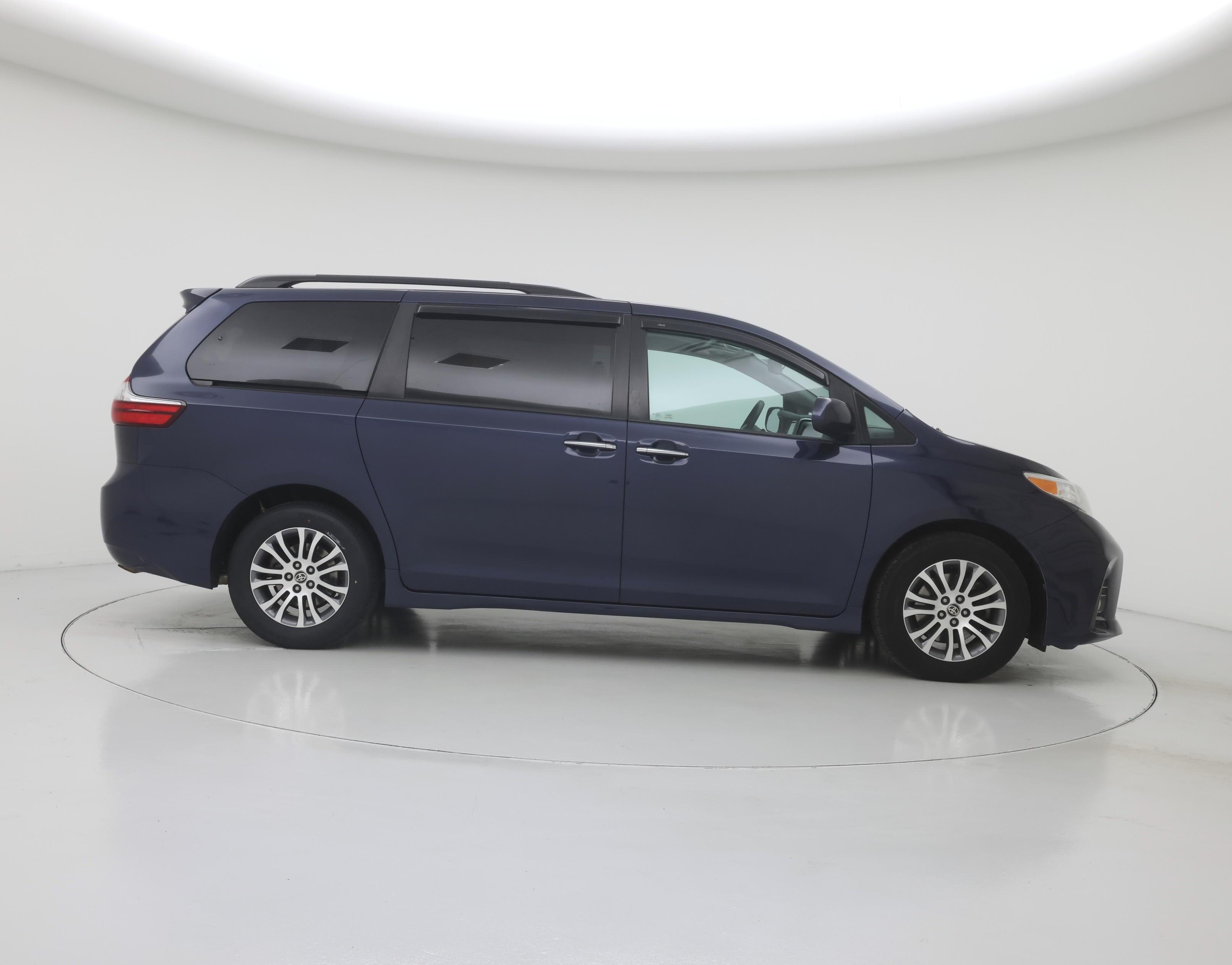 Thumbnail: 2020 Toyota Sienna - 7