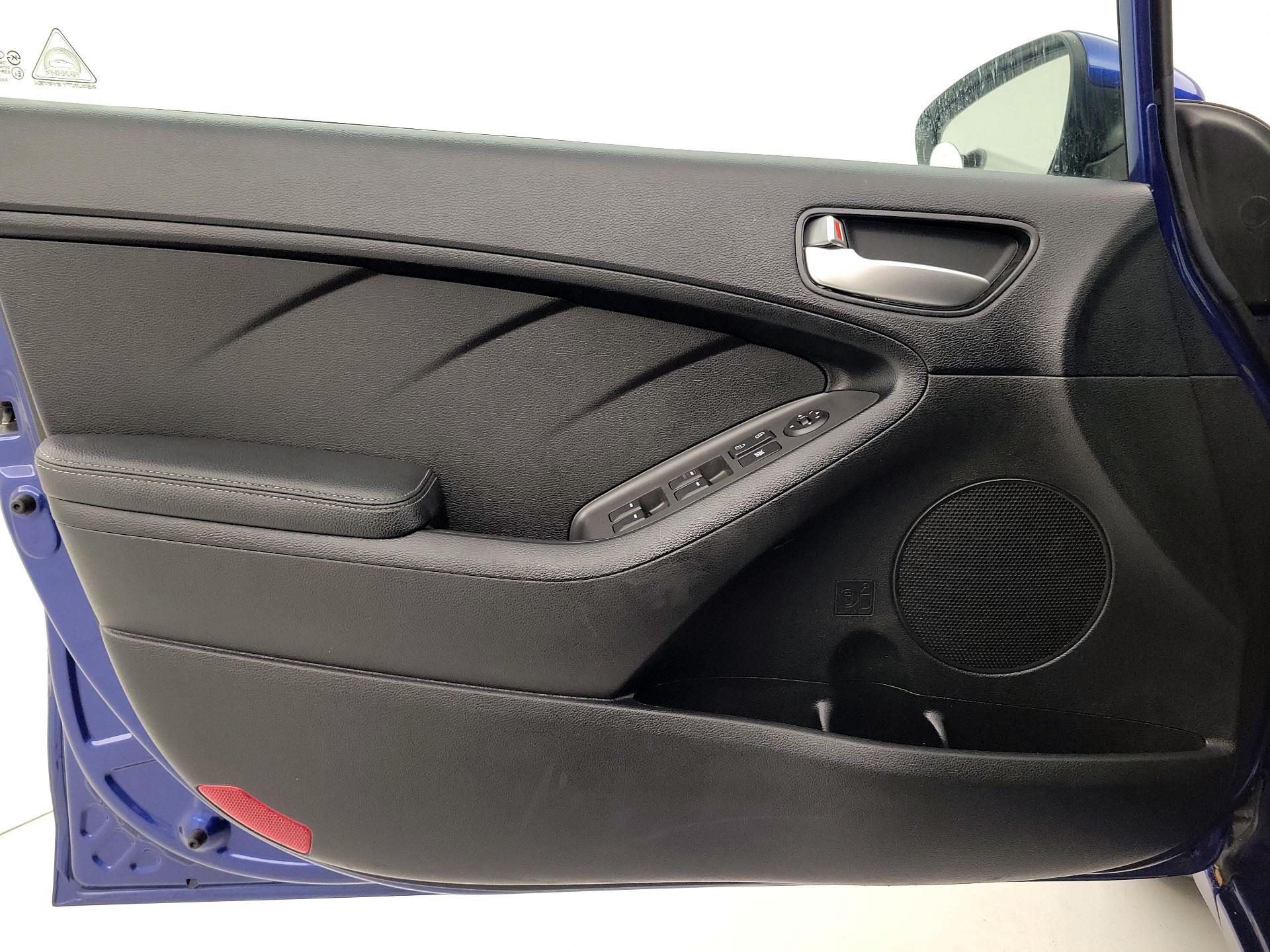 Thumbnail: 2017 Kia Forte - 12