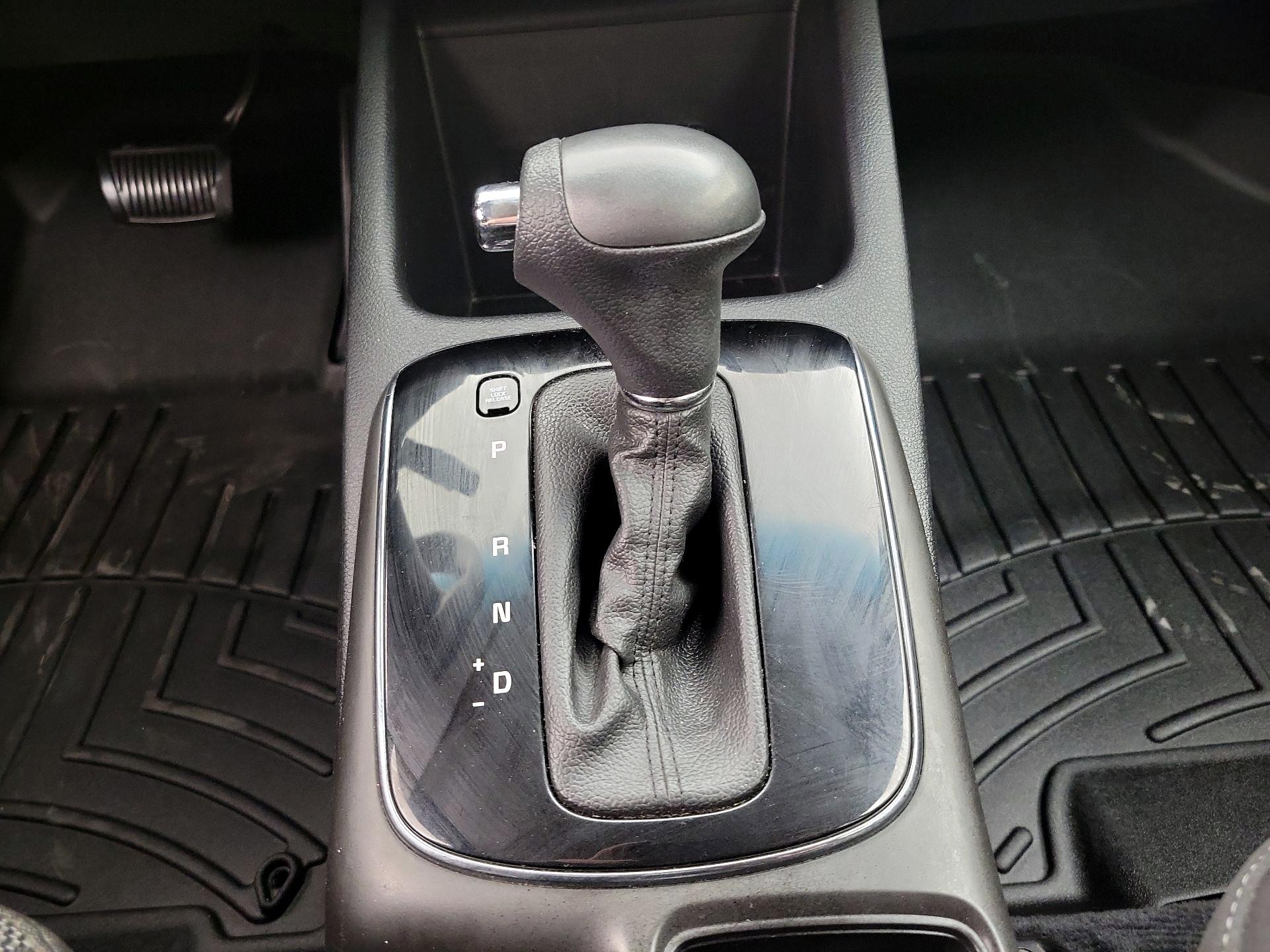 Thumbnail: 2017 Kia Forte - 16